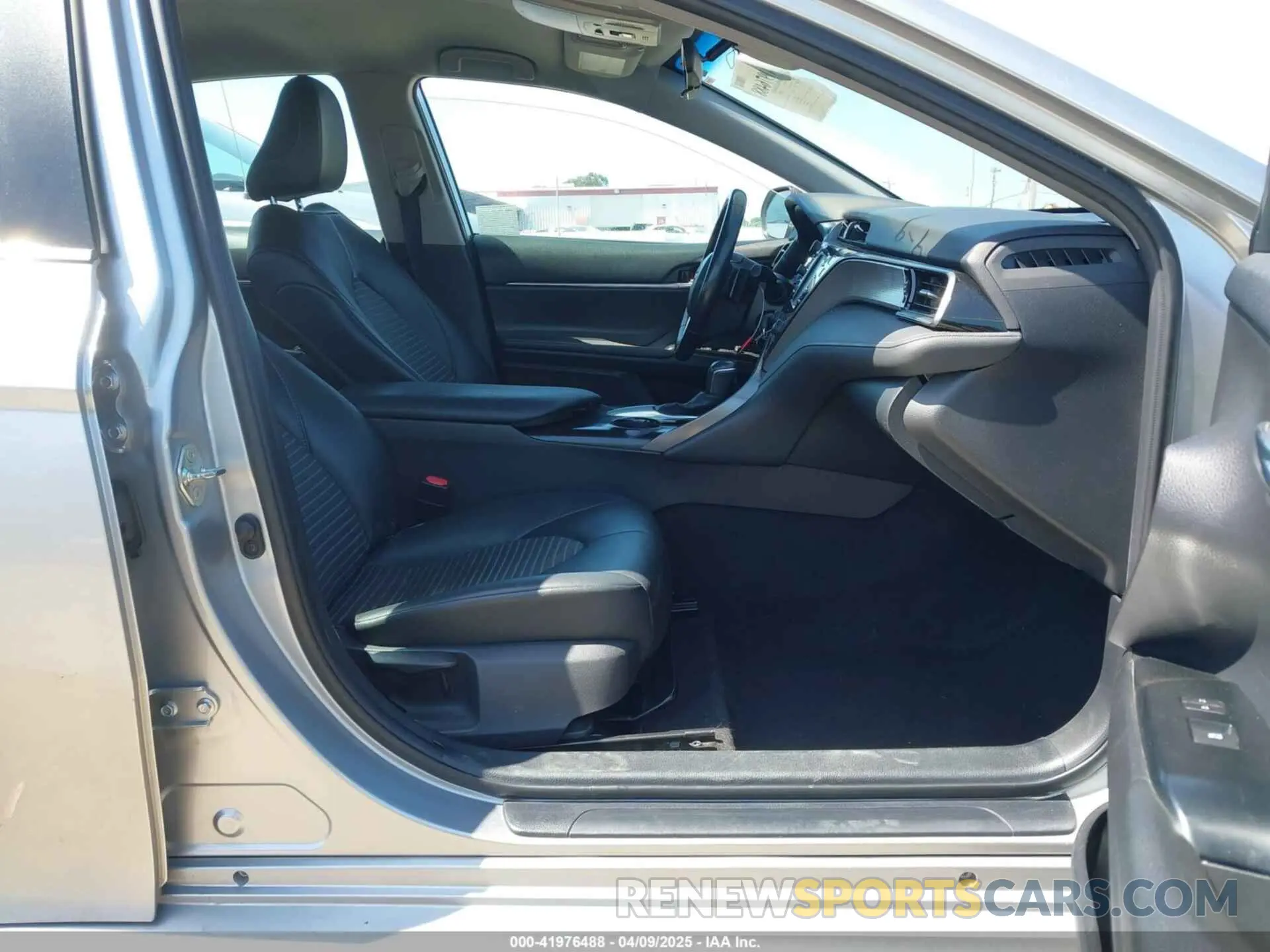 5 Photograph of a damaged car 4T1G11AK1LU944934 TOYOTA CAMRY 2020