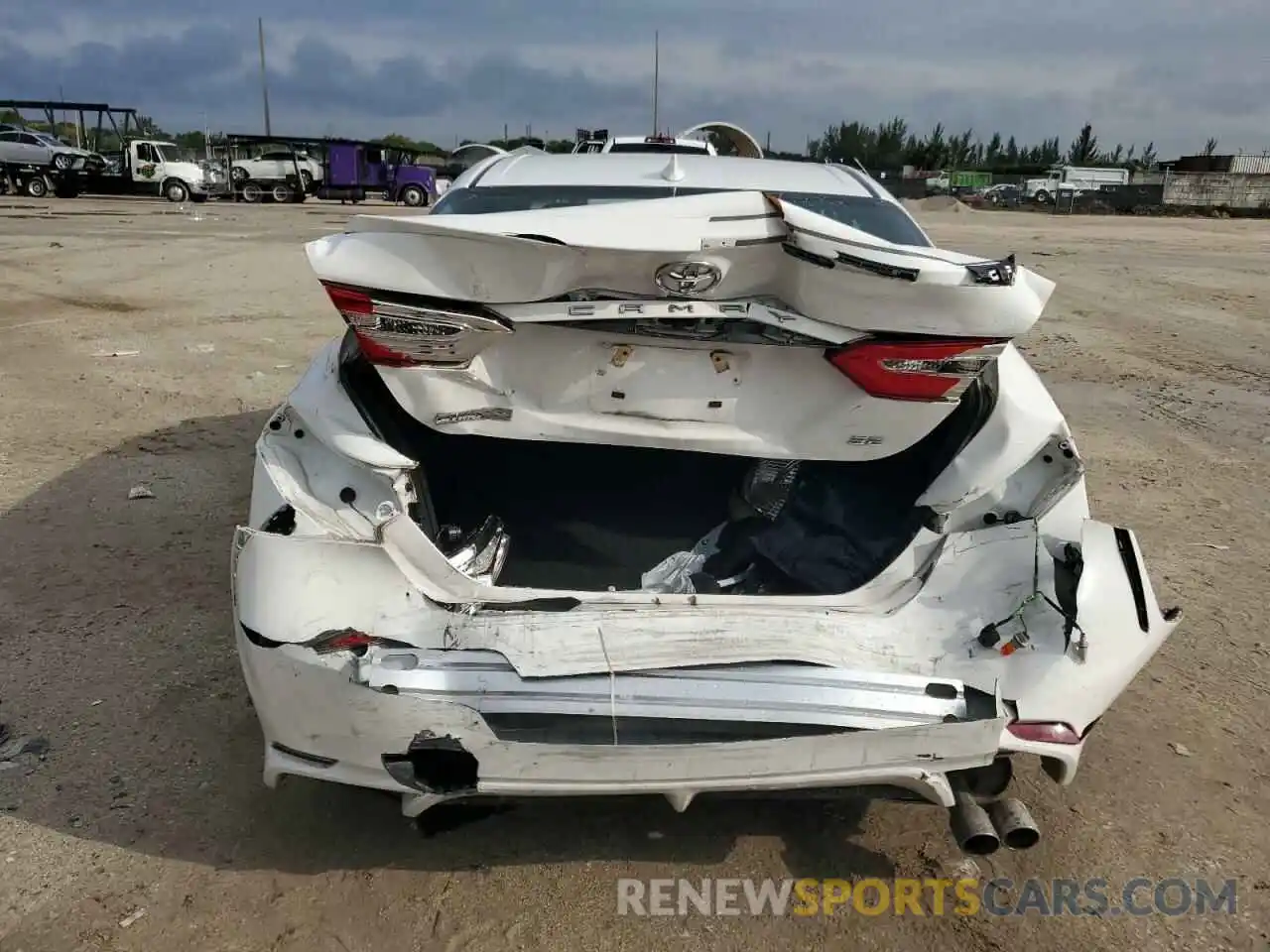 6 Photograph of a damaged car 4T1G11AK1LU970367 TOYOTA CAMRY 2020