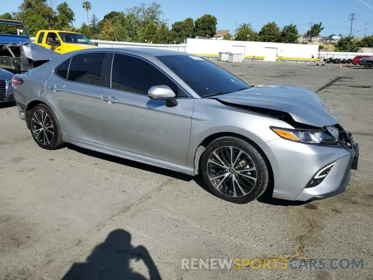 4 Photograph of a damaged car 4T1G11AK1LU972670 TOYOTA CAMRY 2020