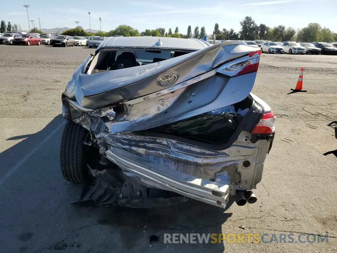 6 Photograph of a damaged car 4T1G11AK1LU972670 TOYOTA CAMRY 2020