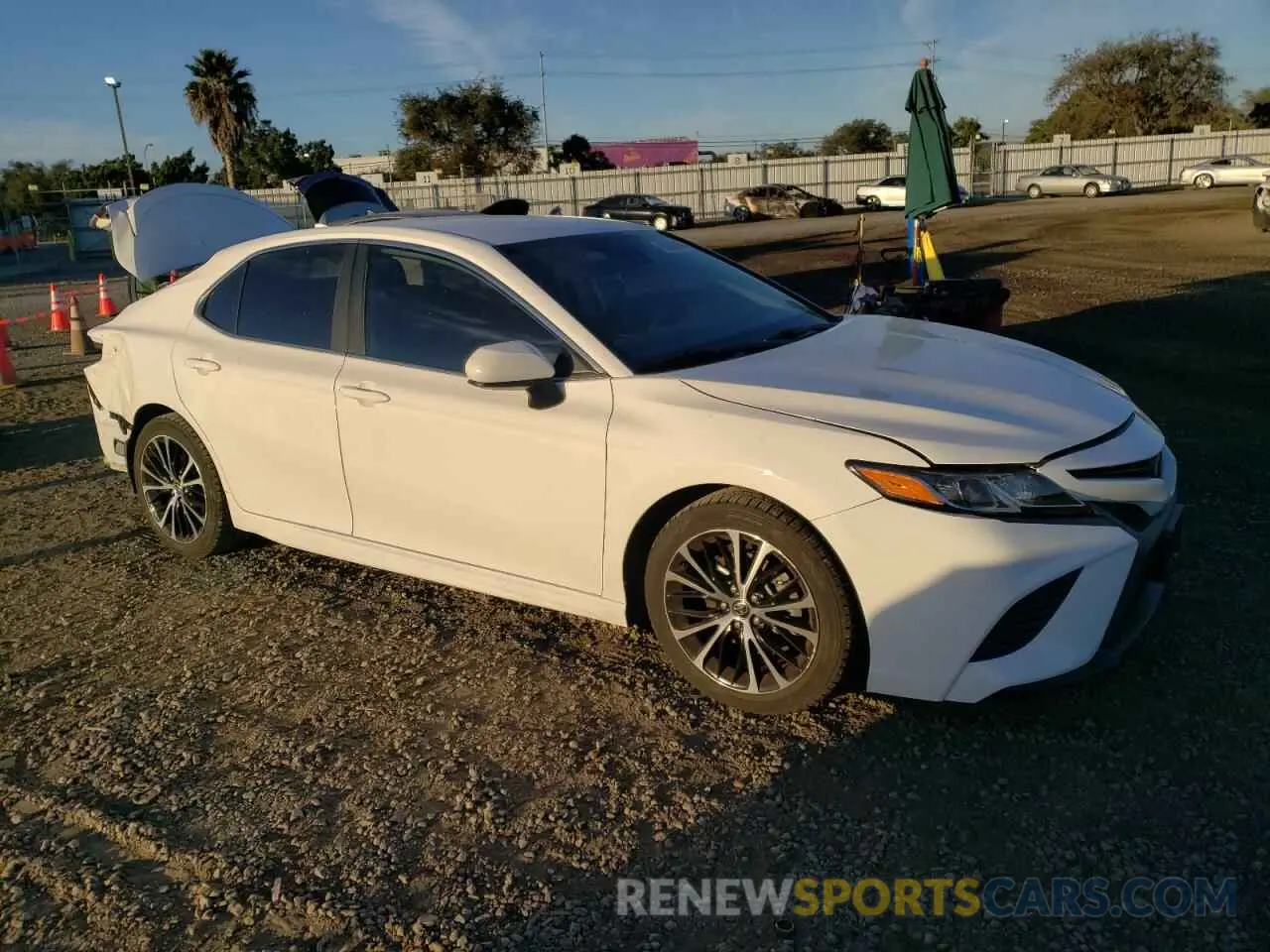 4 Photograph of a damaged car 4T1G11AK1LU974516 TOYOTA CAMRY 2020