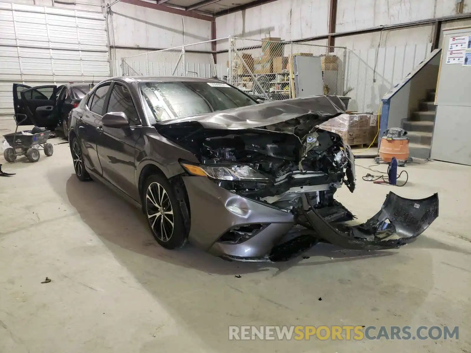 1 Photograph of a damaged car 4T1G11AK1LU978386 TOYOTA CAMRY 2020