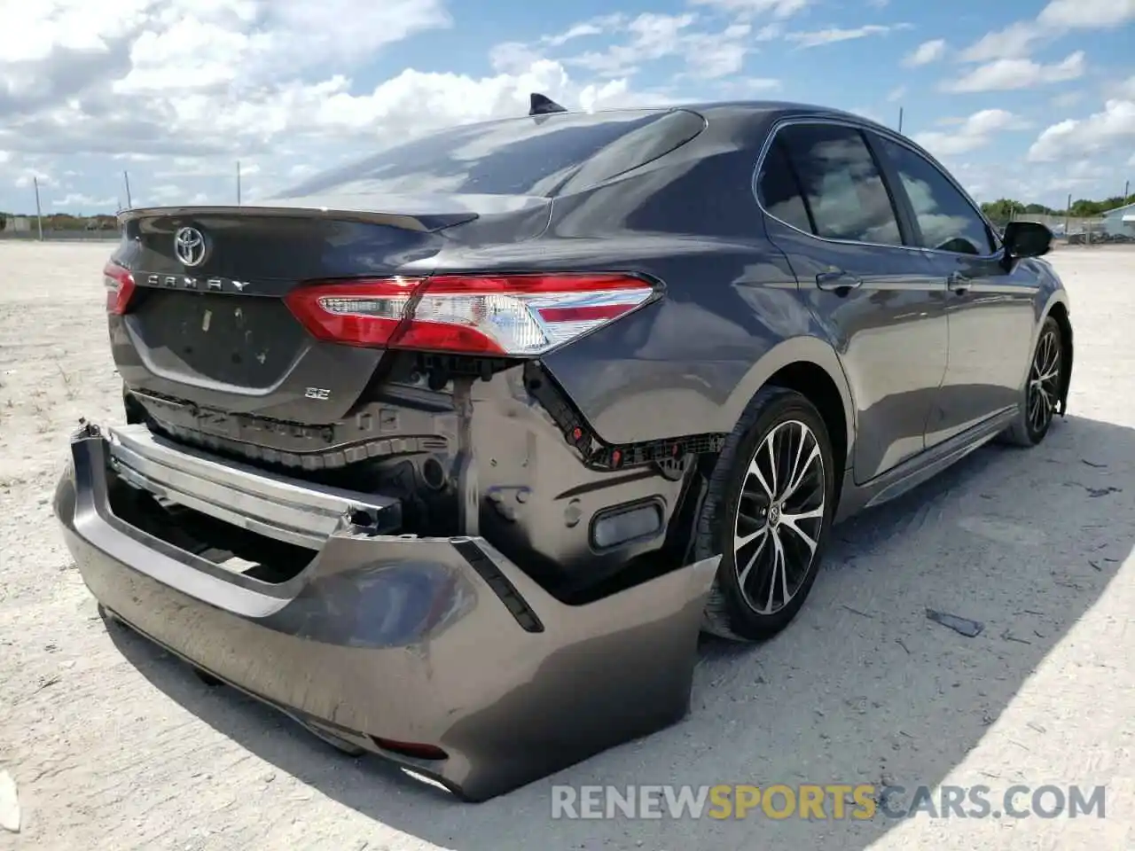 4 Photograph of a damaged car 4T1G11AK1LU978985 TOYOTA CAMRY 2020