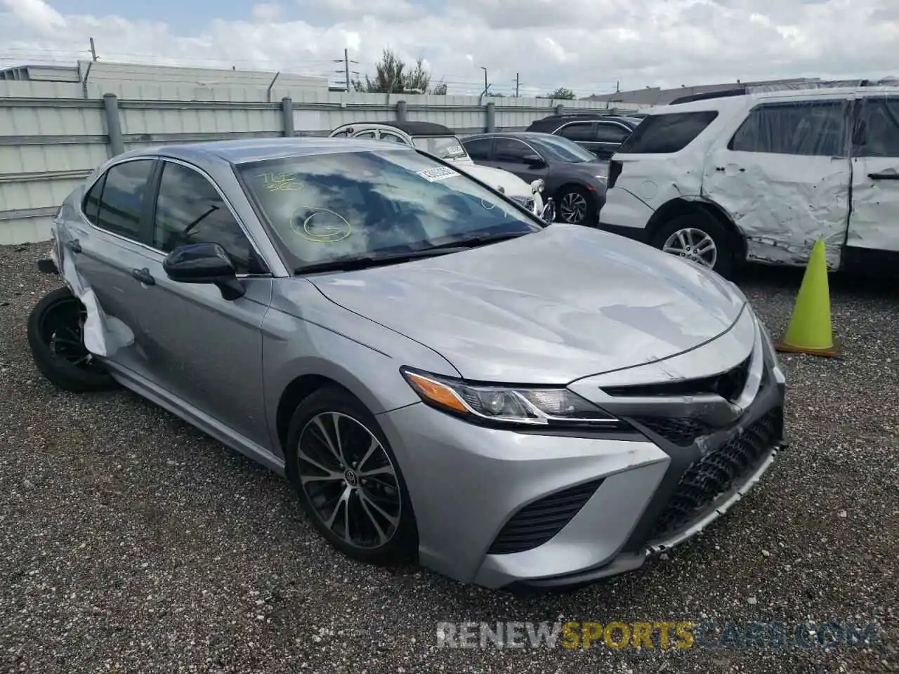 1 Photograph of a damaged car 4T1G11AK1LU984463 TOYOTA CAMRY 2020