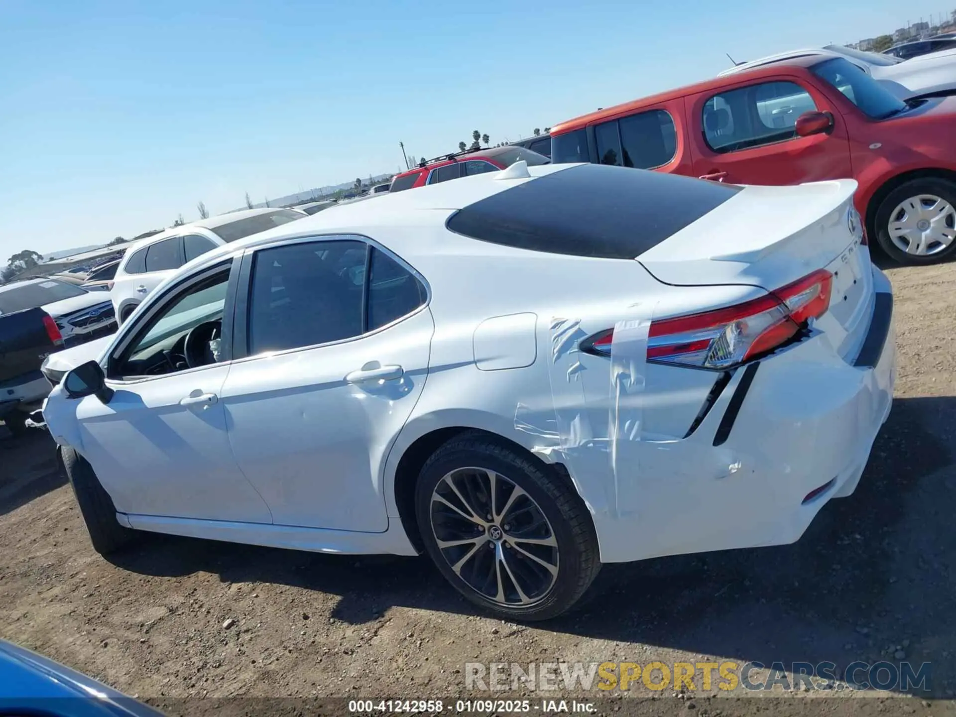 15 Photograph of a damaged car 4T1G11AK2LU302335 TOYOTA CAMRY 2020