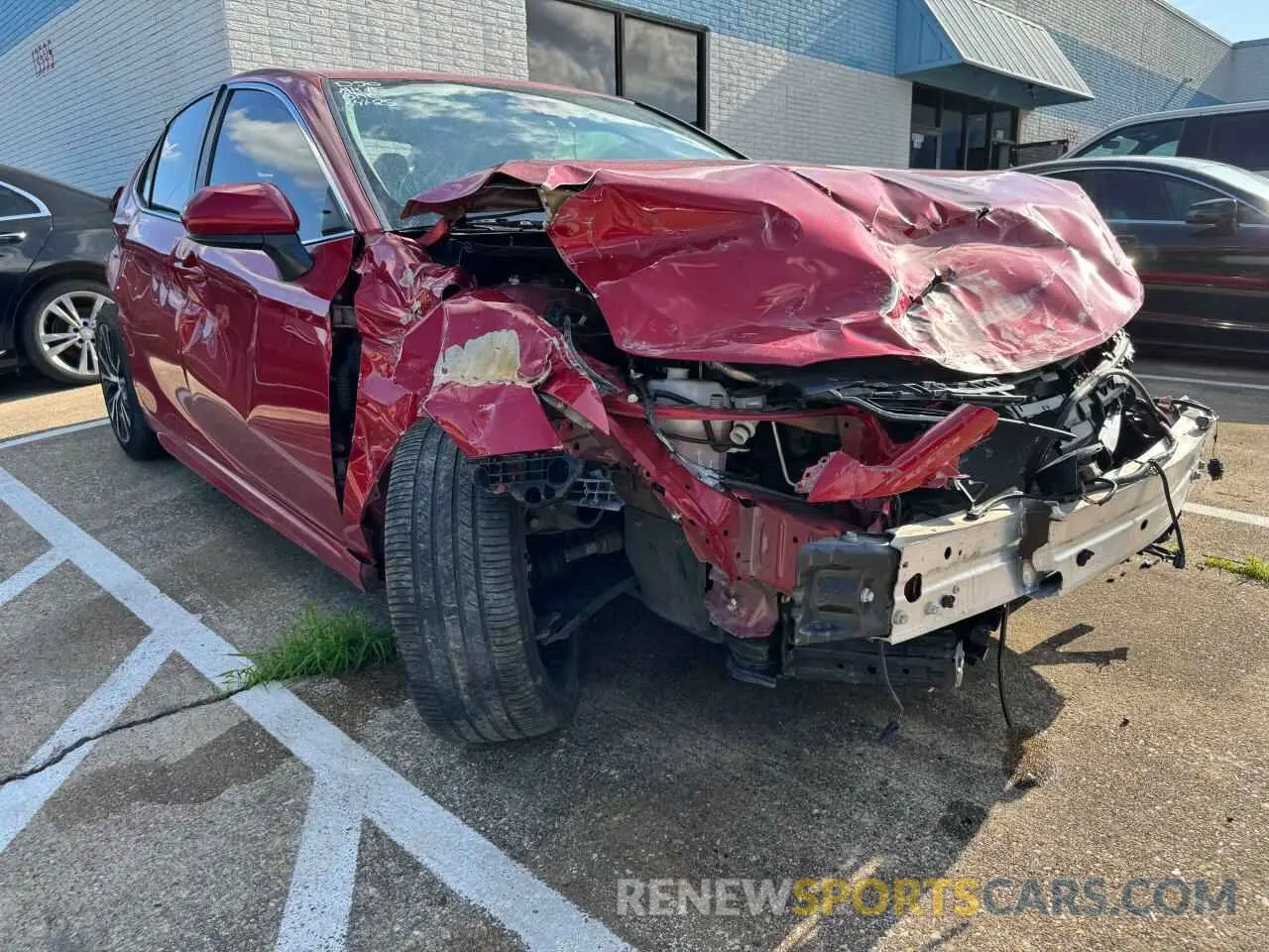 1 Photograph of a damaged car 4T1G11AK2LU322178 TOYOTA CAMRY 2020