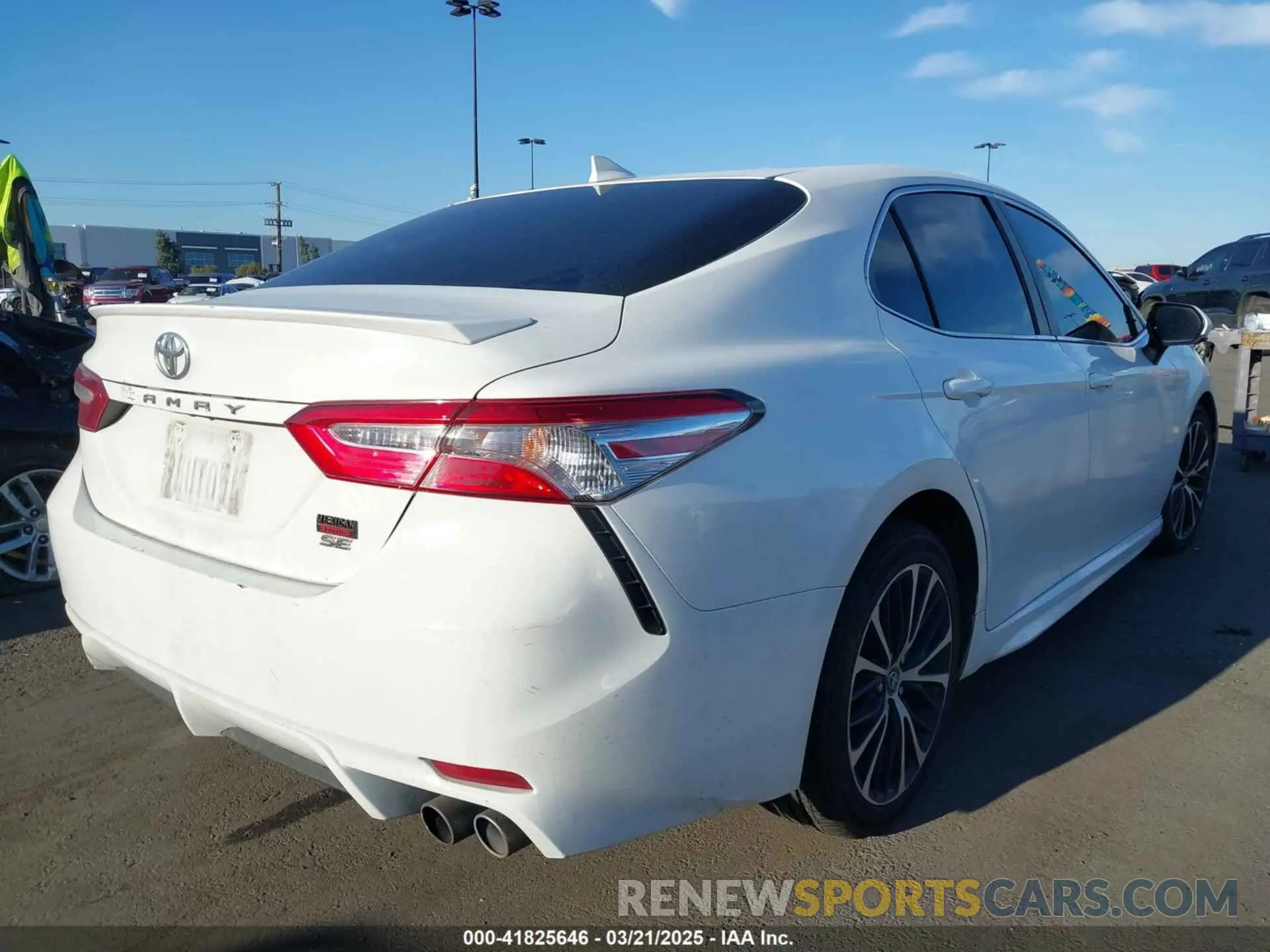 4 Photograph of a damaged car 4T1G11AK2LU329941 TOYOTA CAMRY 2020