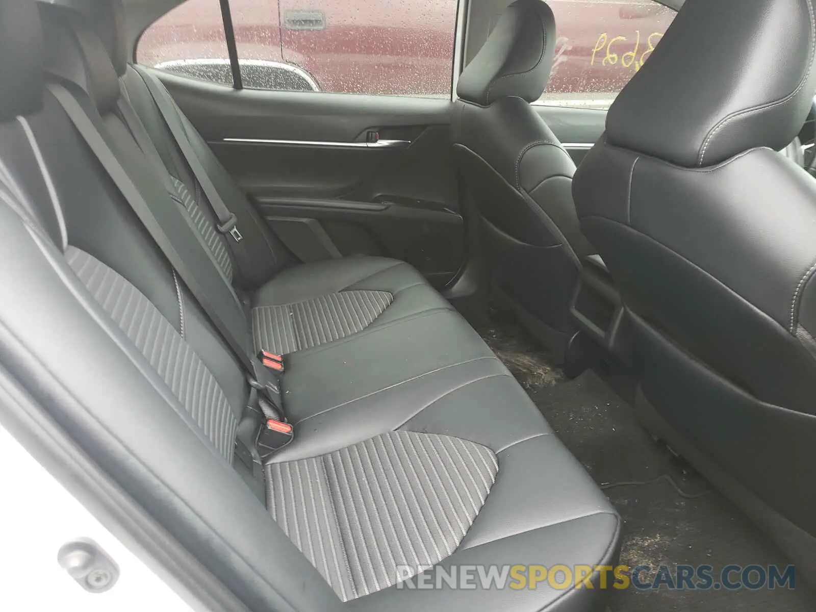 6 Photograph of a damaged car 4T1G11AK2LU330555 TOYOTA CAMRY 2020