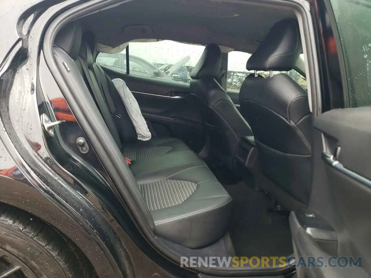 10 Photograph of a damaged car 4T1G11AK2LU330796 TOYOTA CAMRY 2020
