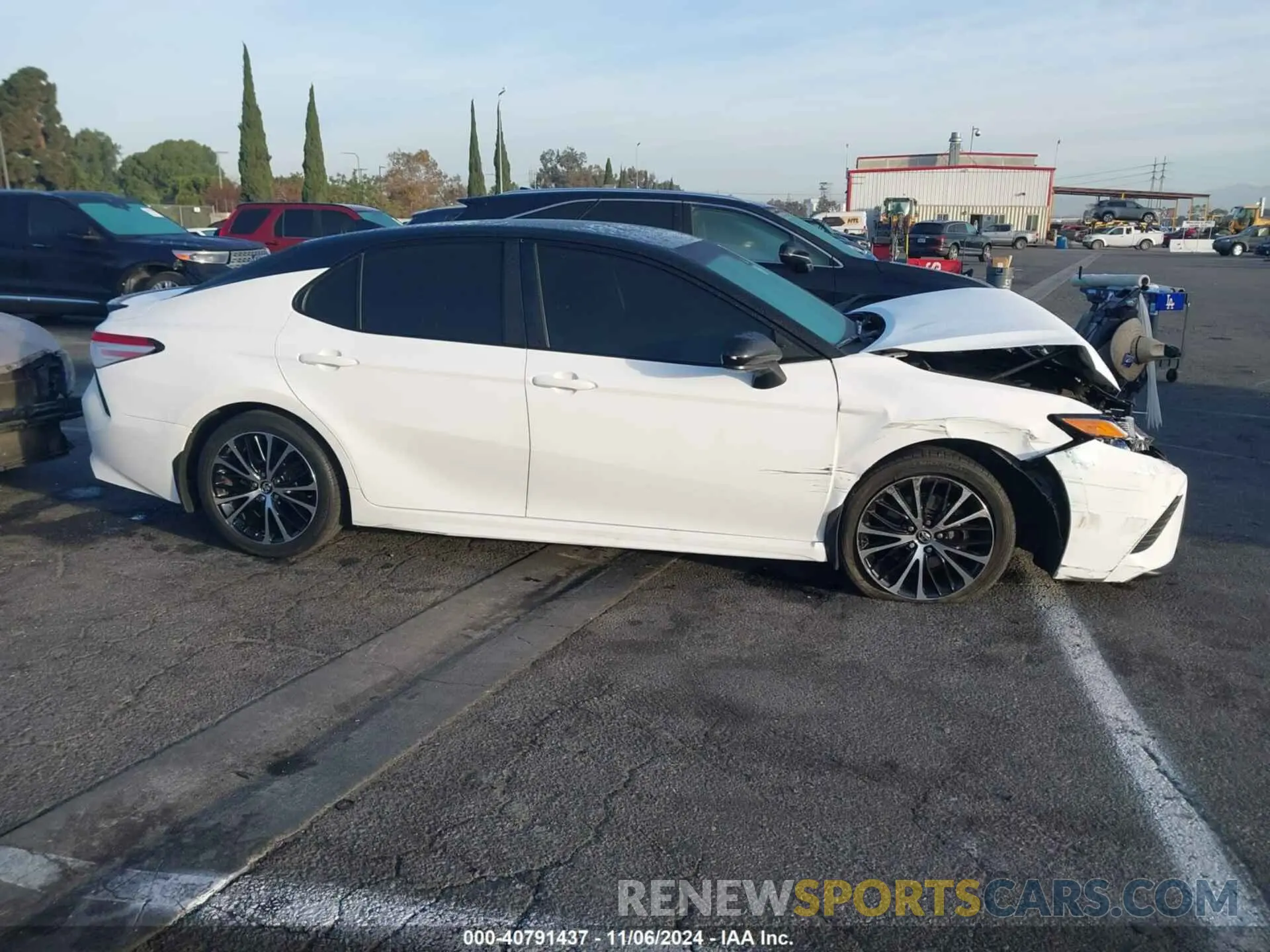 13 Photograph of a damaged car 4T1G11AK2LU336646 TOYOTA CAMRY 2020