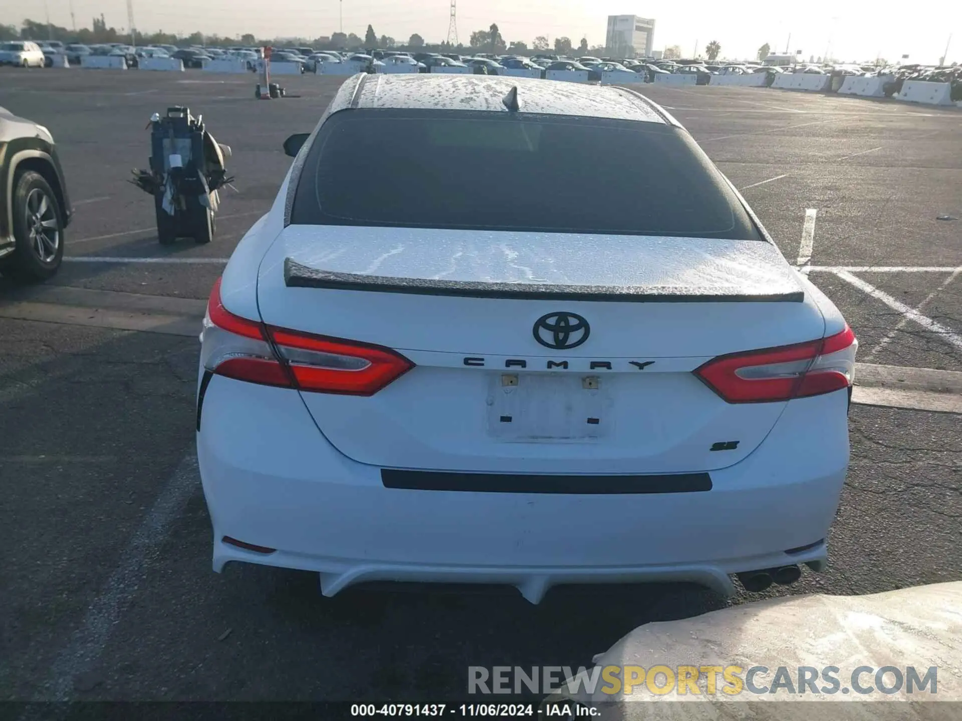 16 Photograph of a damaged car 4T1G11AK2LU336646 TOYOTA CAMRY 2020