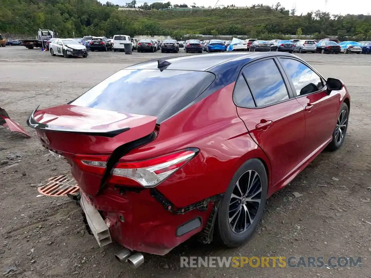 4 Photograph of a damaged car 4T1G11AK2LU352720 TOYOTA CAMRY 2020