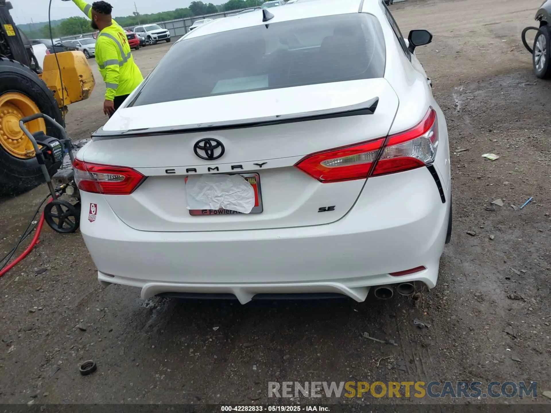 16 Photograph of a damaged car 4T1G11AK2LU354922 TOYOTA CAMRY 2020