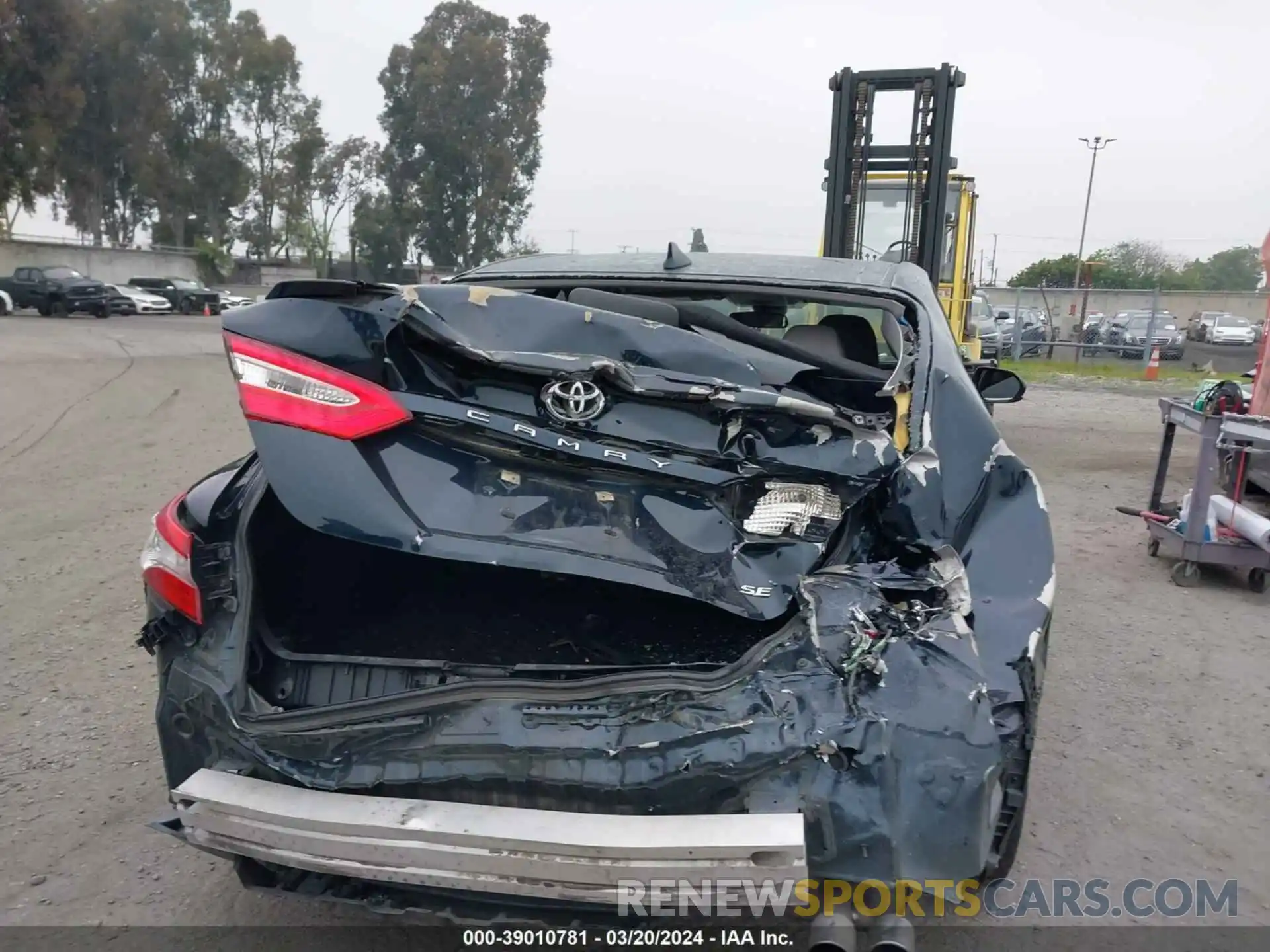 17 Photograph of a damaged car 4T1G11AK2LU357092 TOYOTA CAMRY 2020