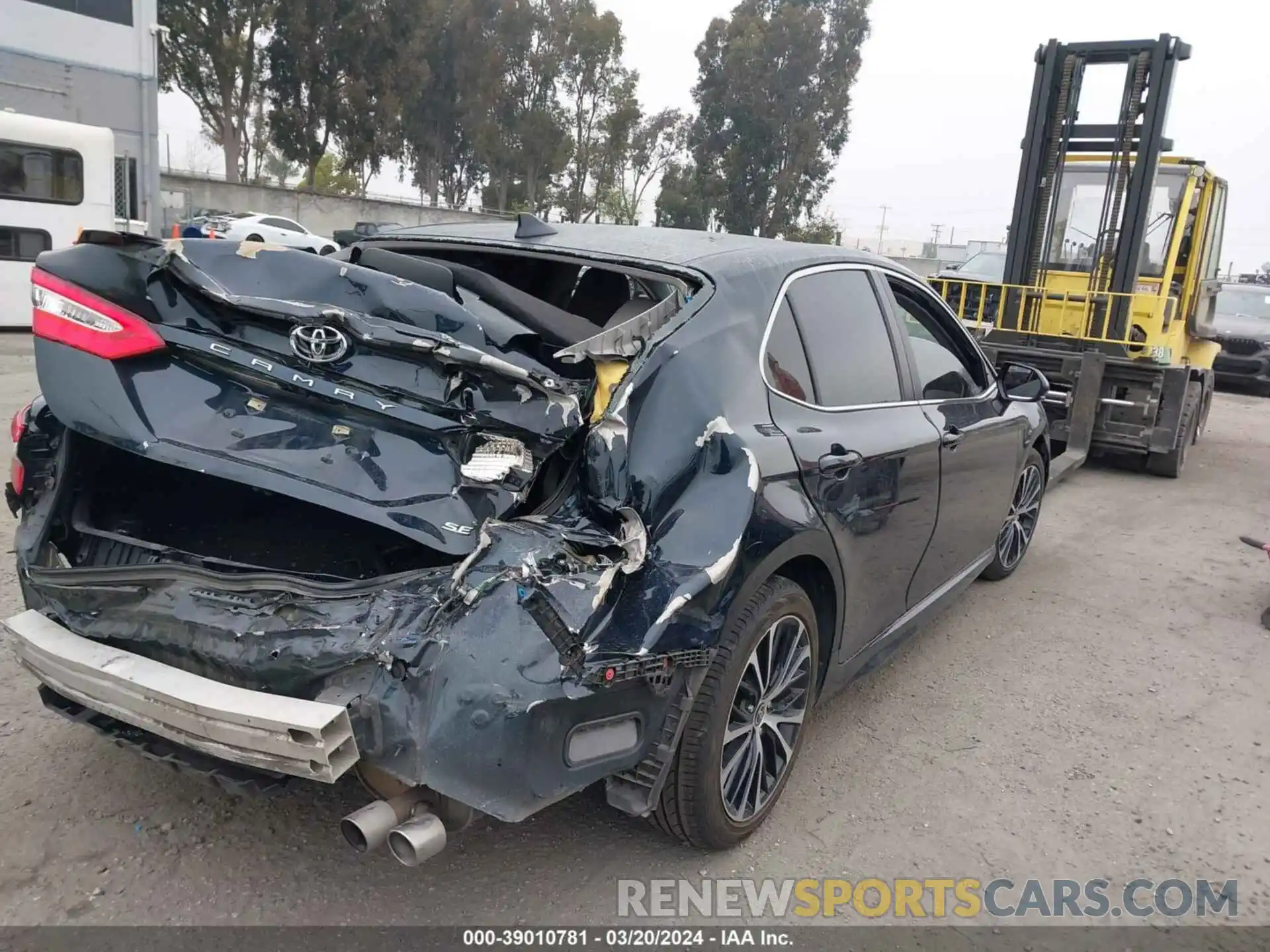 4 Photograph of a damaged car 4T1G11AK2LU357092 TOYOTA CAMRY 2020