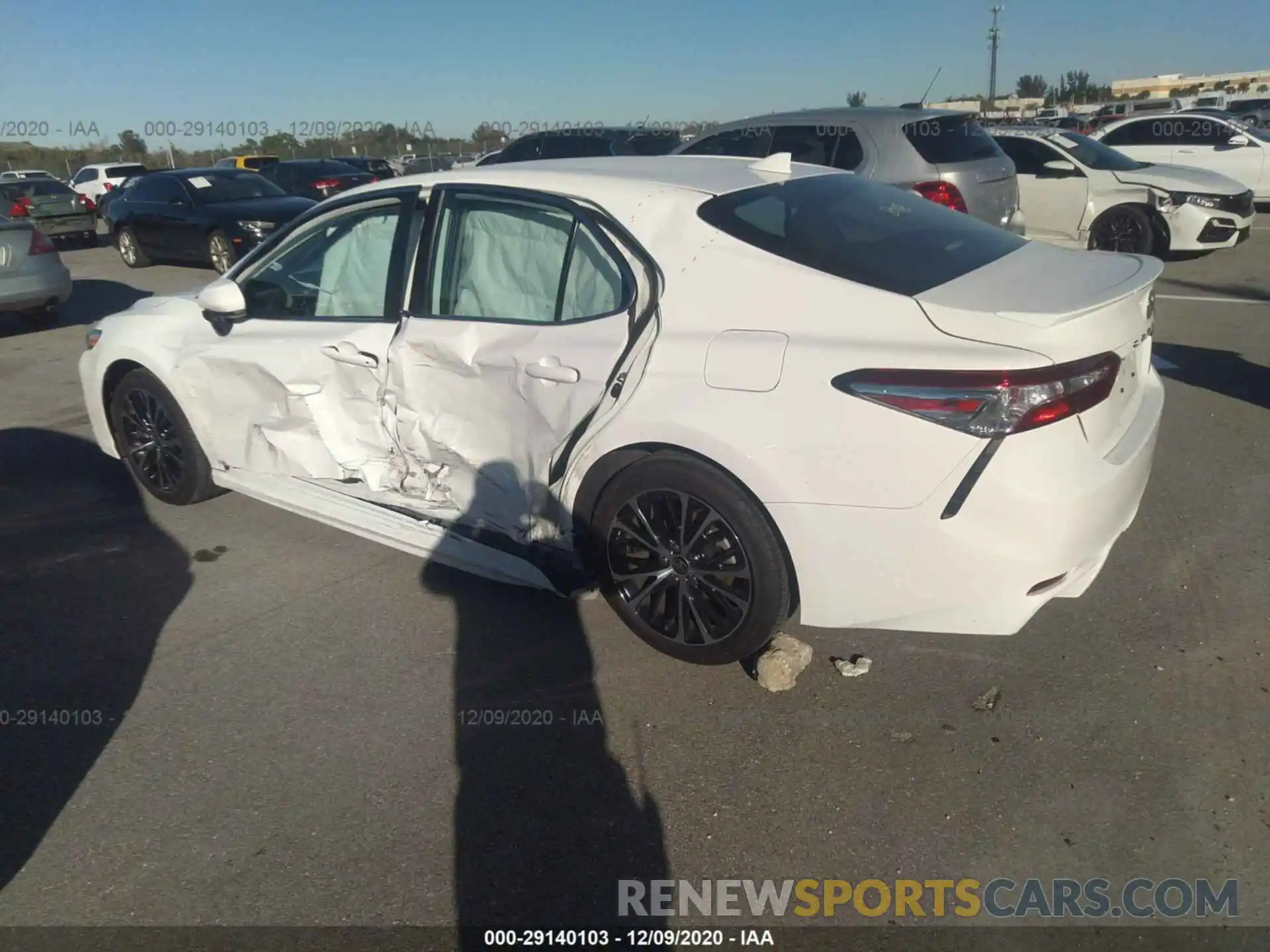 3 Photograph of a damaged car 4T1G11AK2LU365404 TOYOTA CAMRY 2020