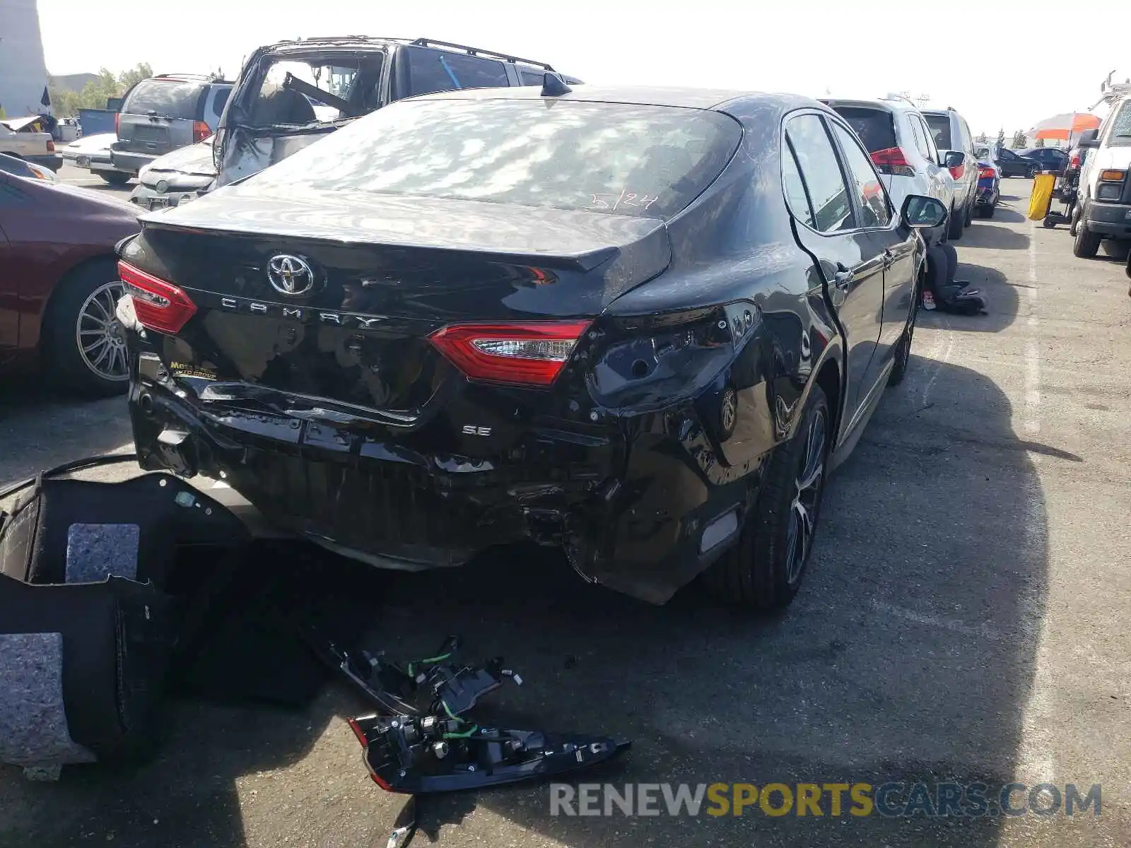 4 Photograph of a damaged car 4T1G11AK2LU373373 TOYOTA CAMRY 2020