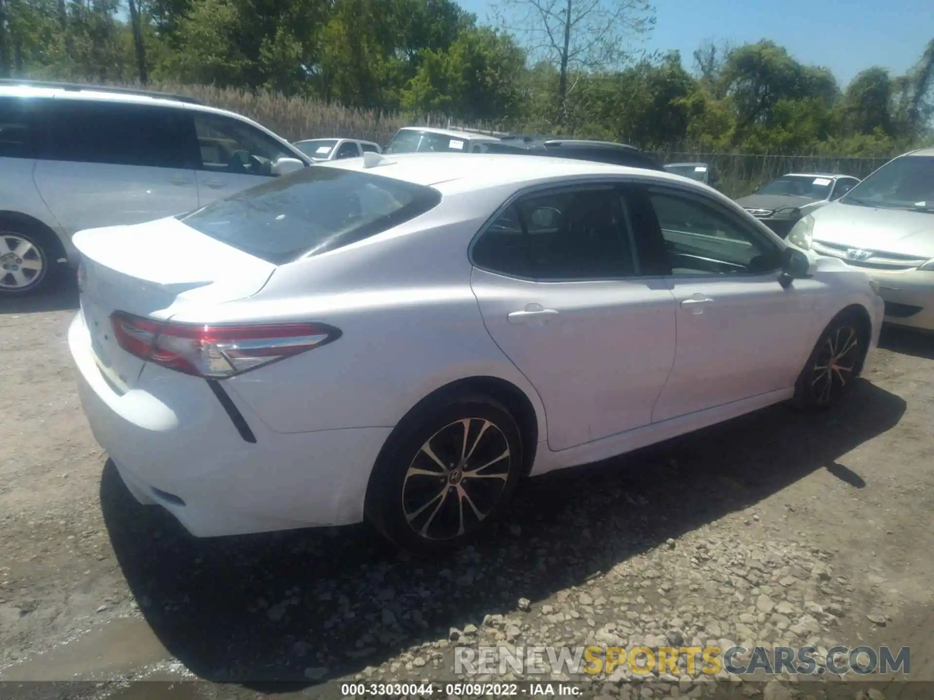 4 Photograph of a damaged car 4T1G11AK2LU388360 TOYOTA CAMRY 2020