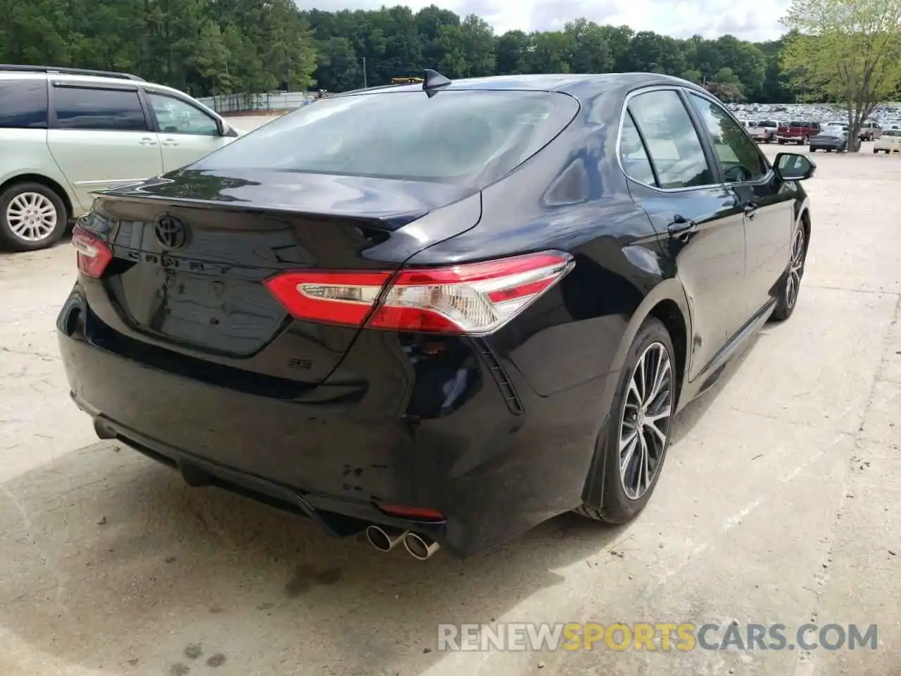 4 Photograph of a damaged car 4T1G11AK2LU389122 TOYOTA CAMRY 2020