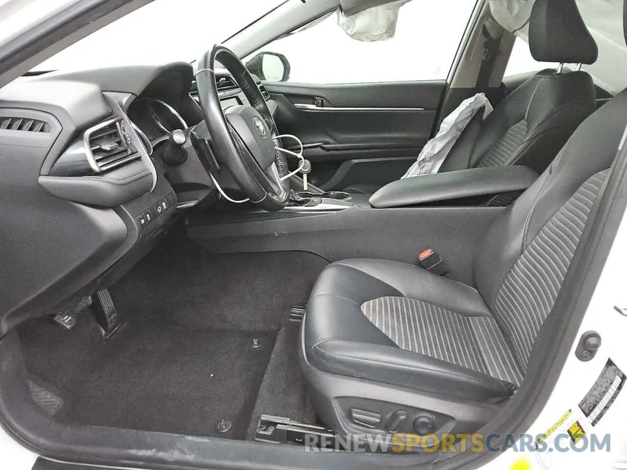 7 Photograph of a damaged car 4T1G11AK2LU393090 TOYOTA CAMRY 2020