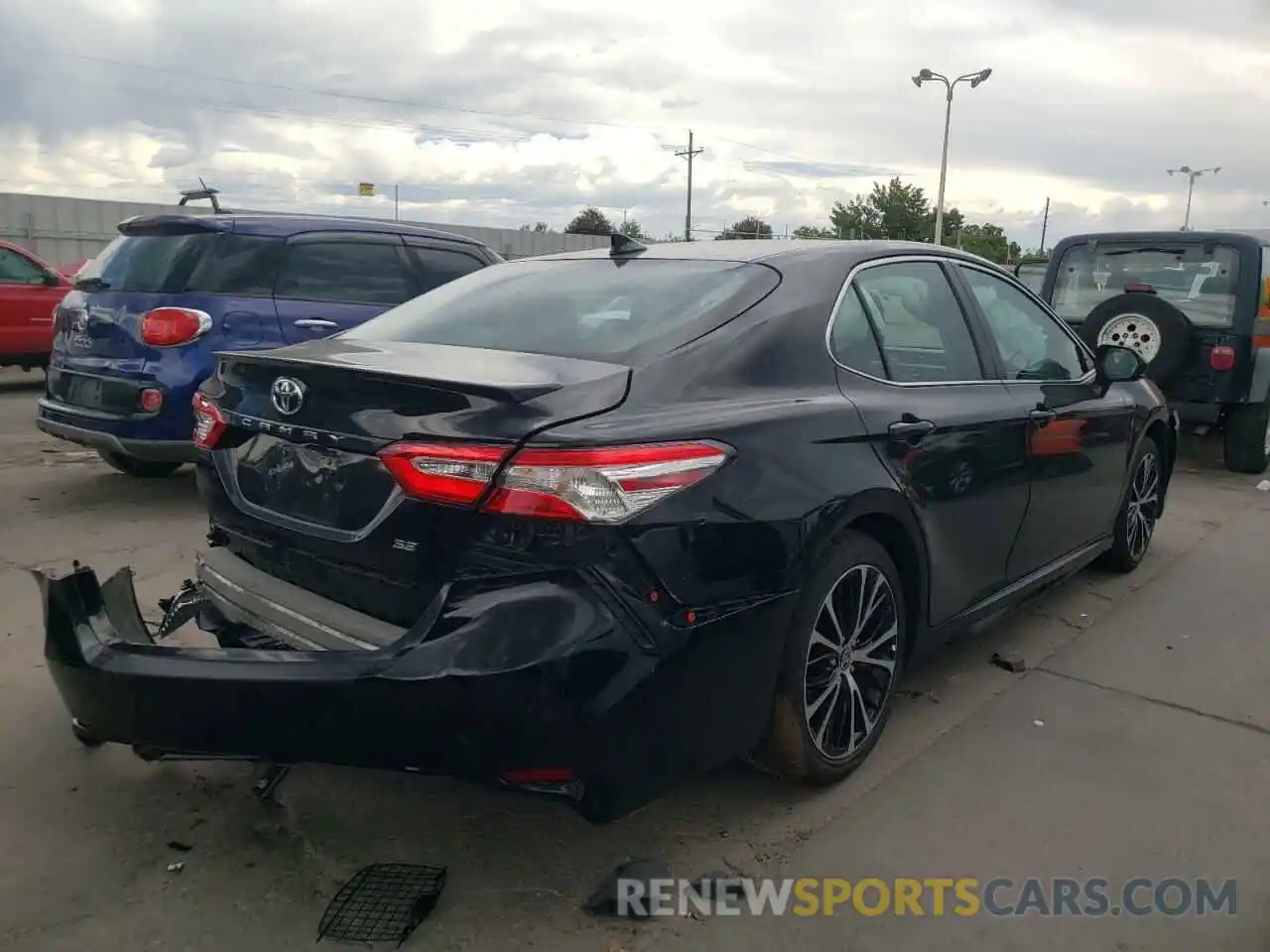 4 Photograph of a damaged car 4T1G11AK2LU505497 TOYOTA CAMRY 2020