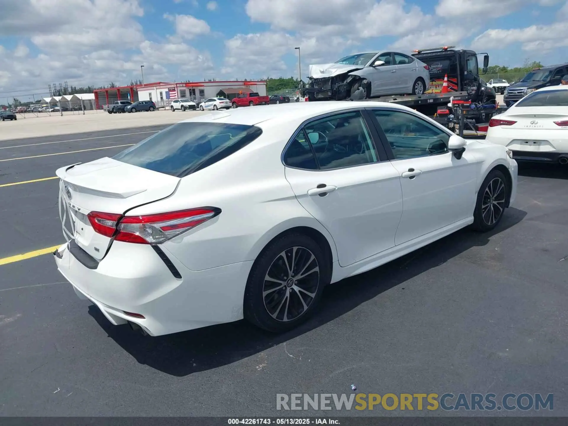 4 Photograph of a damaged car 4T1G11AK2LU883786 TOYOTA CAMRY 2020