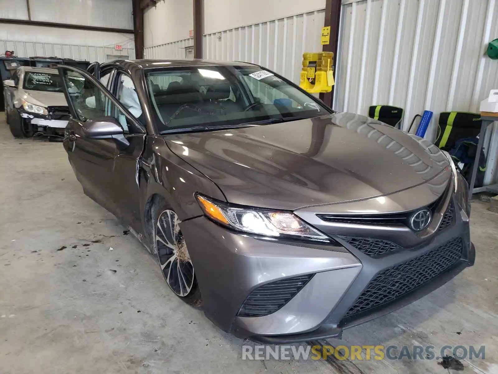 1 Photograph of a damaged car 4T1G11AK2LU885828 TOYOTA CAMRY 2020