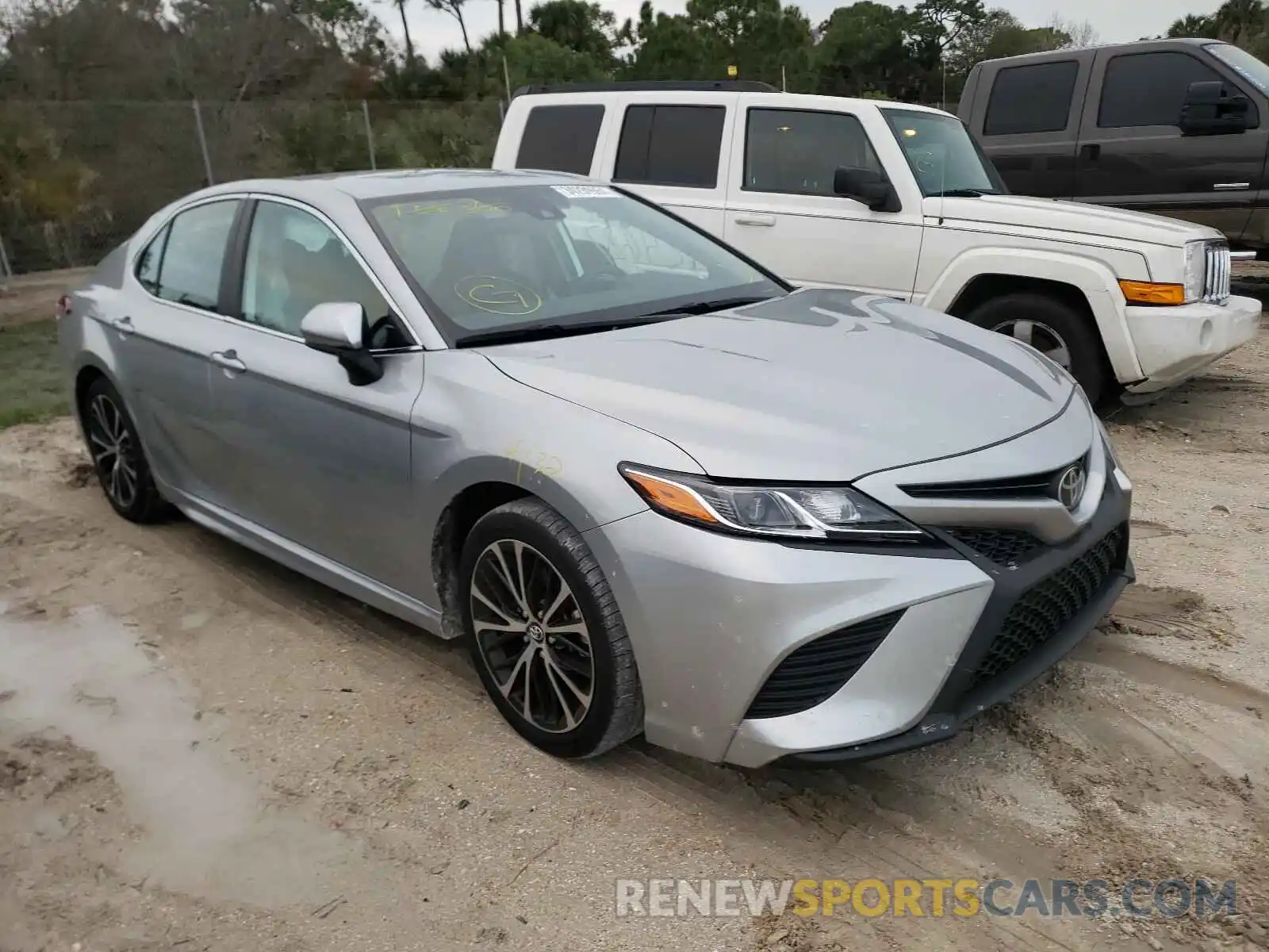 1 Photograph of a damaged car 4T1G11AK2LU886672 TOYOTA CAMRY 2020