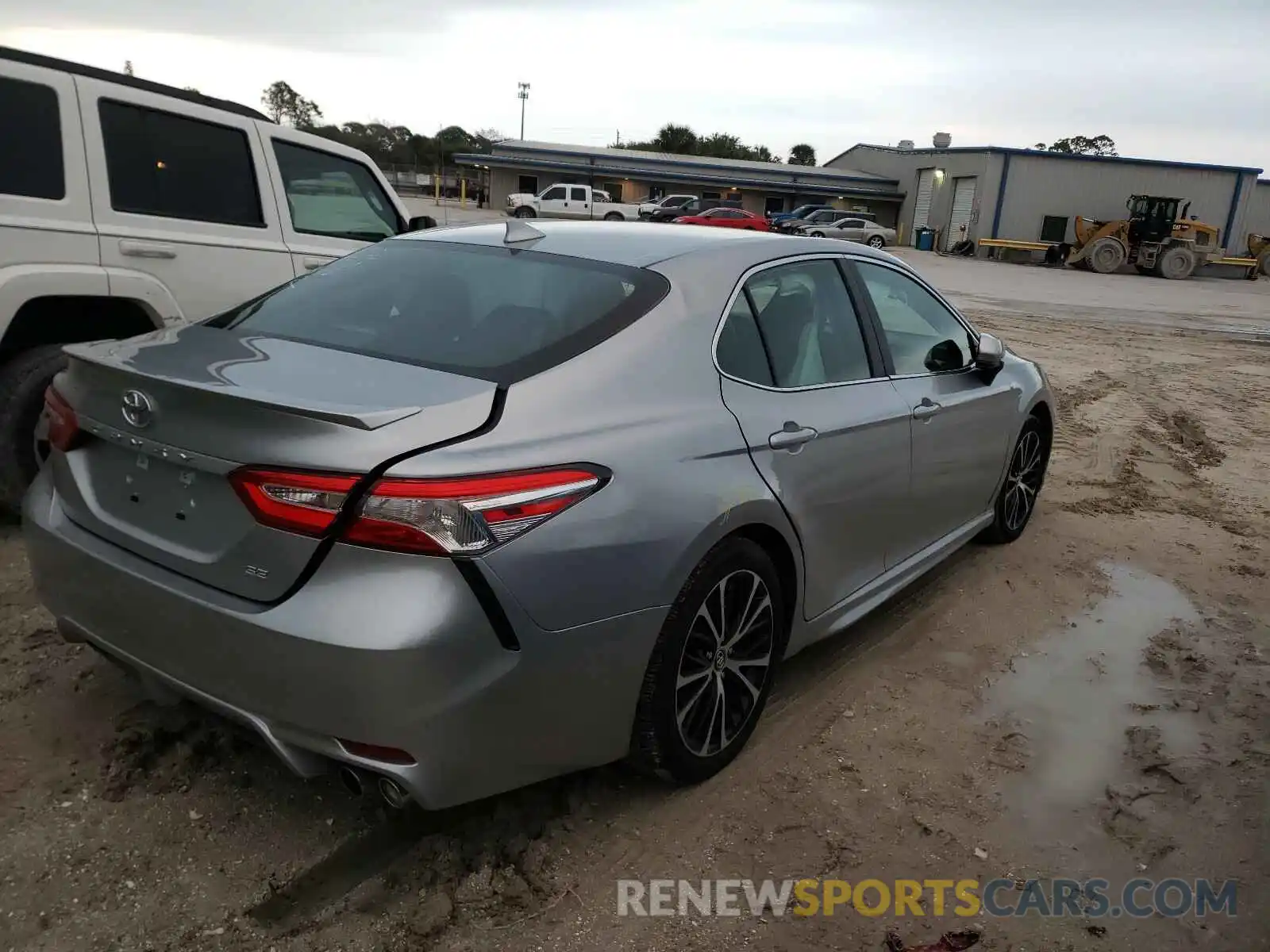 4 Photograph of a damaged car 4T1G11AK2LU886672 TOYOTA CAMRY 2020