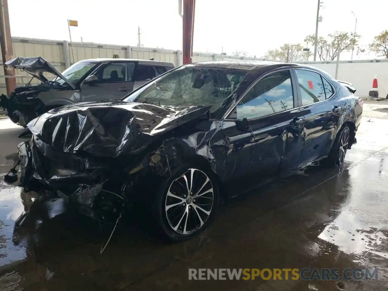 1 Photograph of a damaged car 4T1G11AK2LU899941 TOYOTA CAMRY 2020