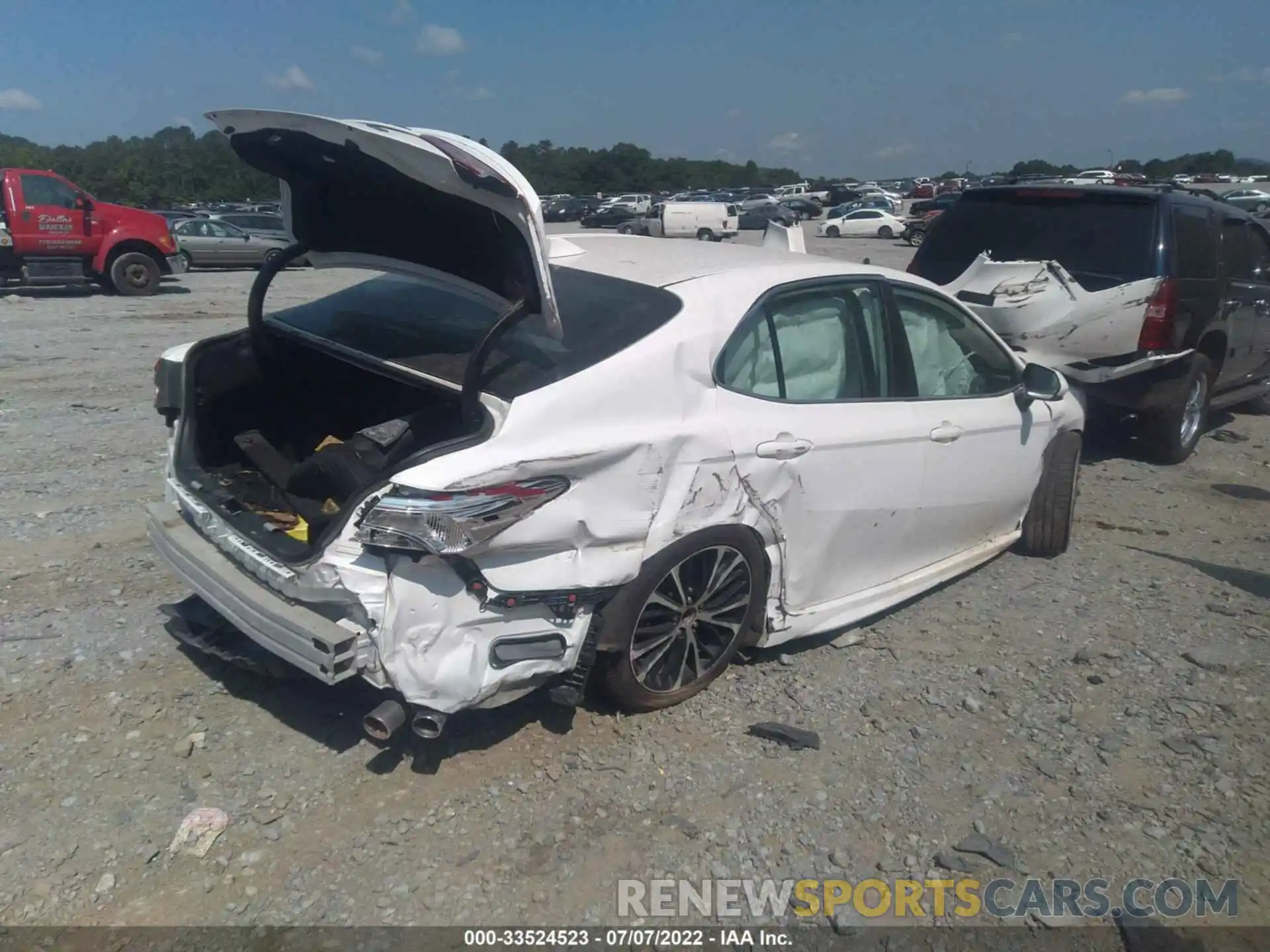 4 Photograph of a damaged car 4T1G11AK2LU921632 TOYOTA CAMRY 2020