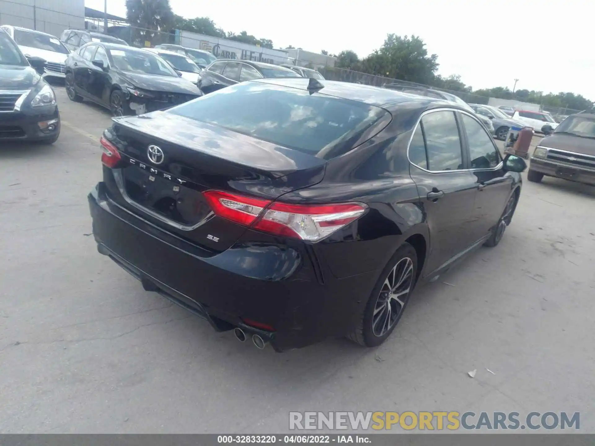 4 Photograph of a damaged car 4T1G11AK2LU921663 TOYOTA CAMRY 2020