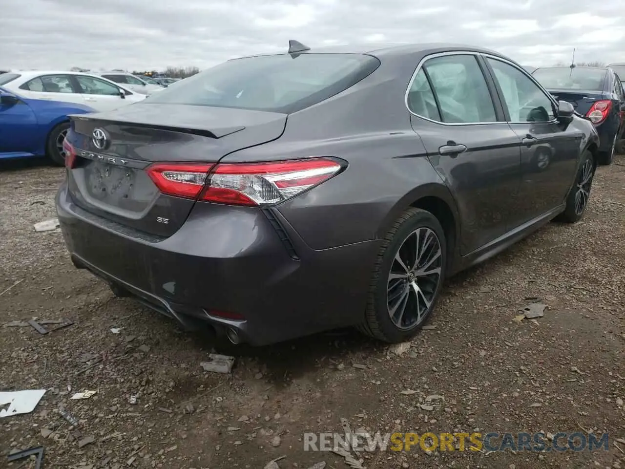 4 Photograph of a damaged car 4T1G11AK2LU935112 TOYOTA CAMRY 2020