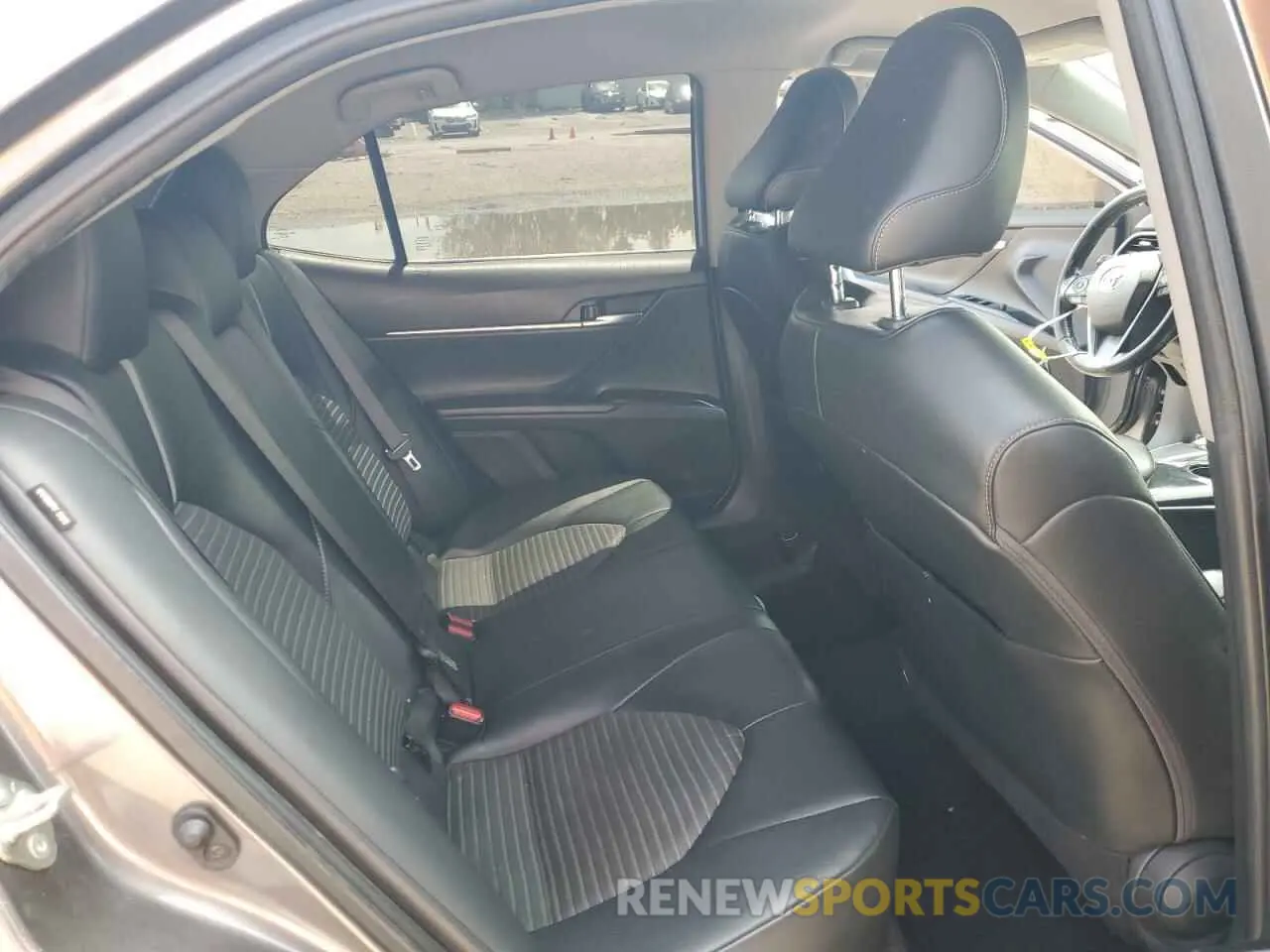 10 Photograph of a damaged car 4T1G11AK2LU962018 TOYOTA CAMRY 2020