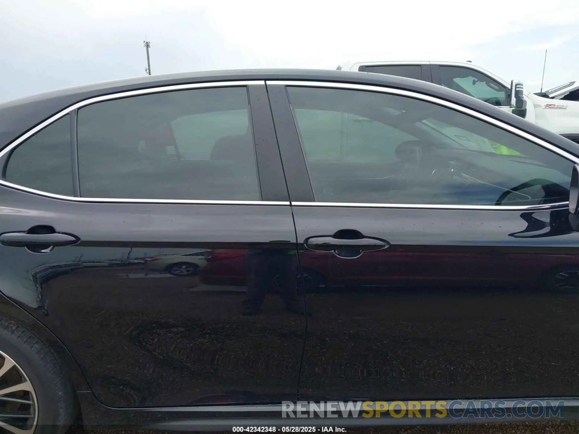 13 Photograph of a damaged car 4T1G11AK2LU975285 TOYOTA CAMRY 2020