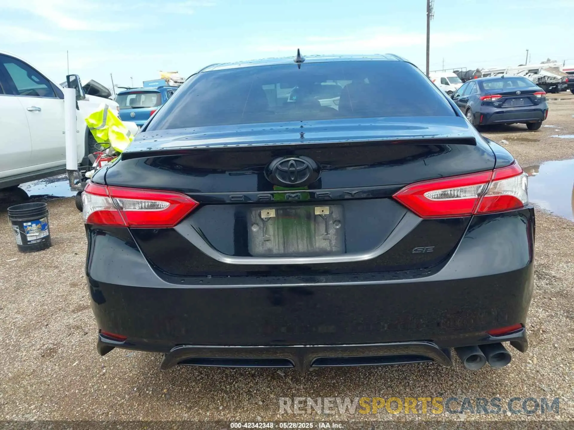 16 Photograph of a damaged car 4T1G11AK2LU975285 TOYOTA CAMRY 2020