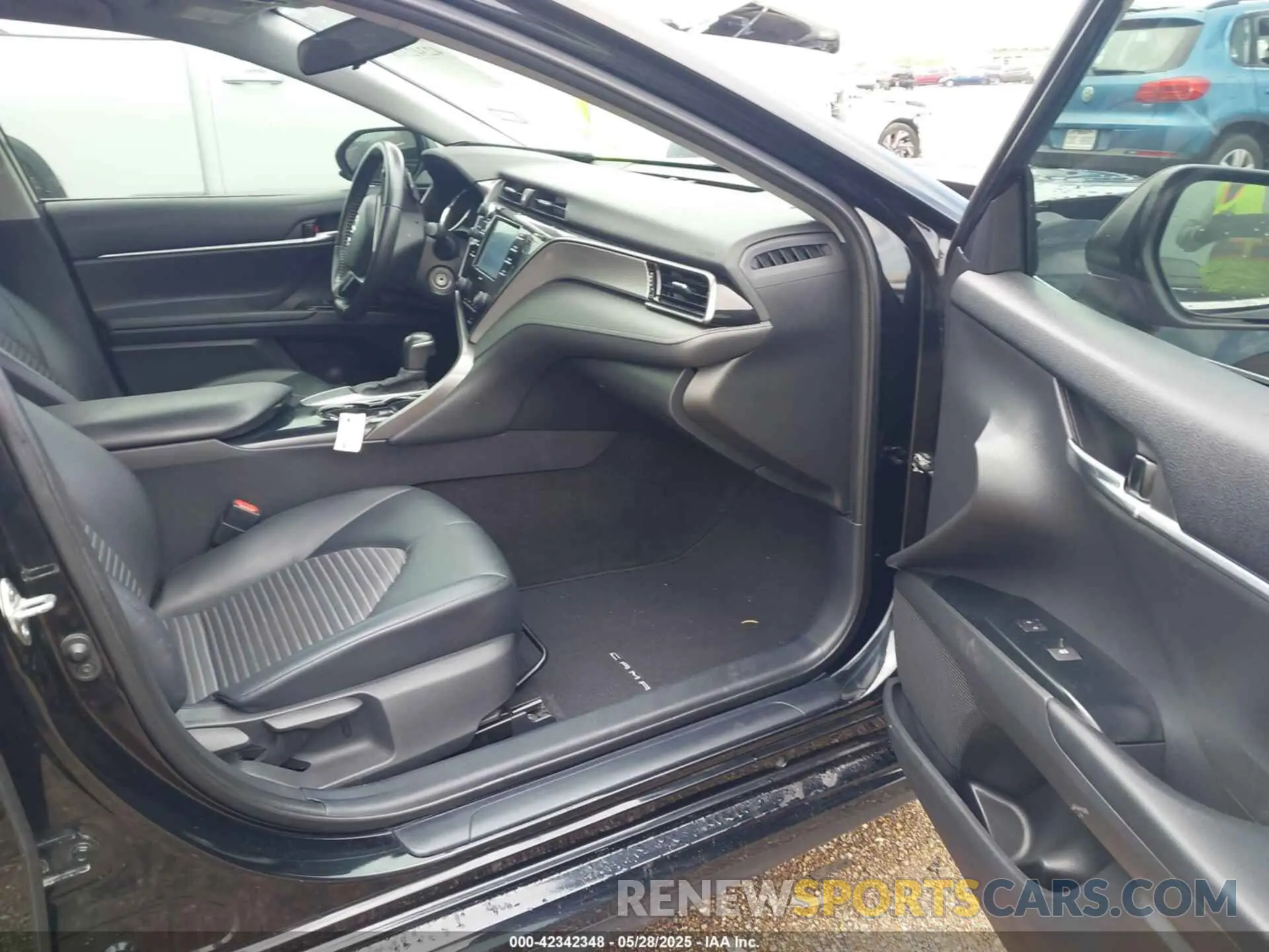 5 Photograph of a damaged car 4T1G11AK2LU975285 TOYOTA CAMRY 2020