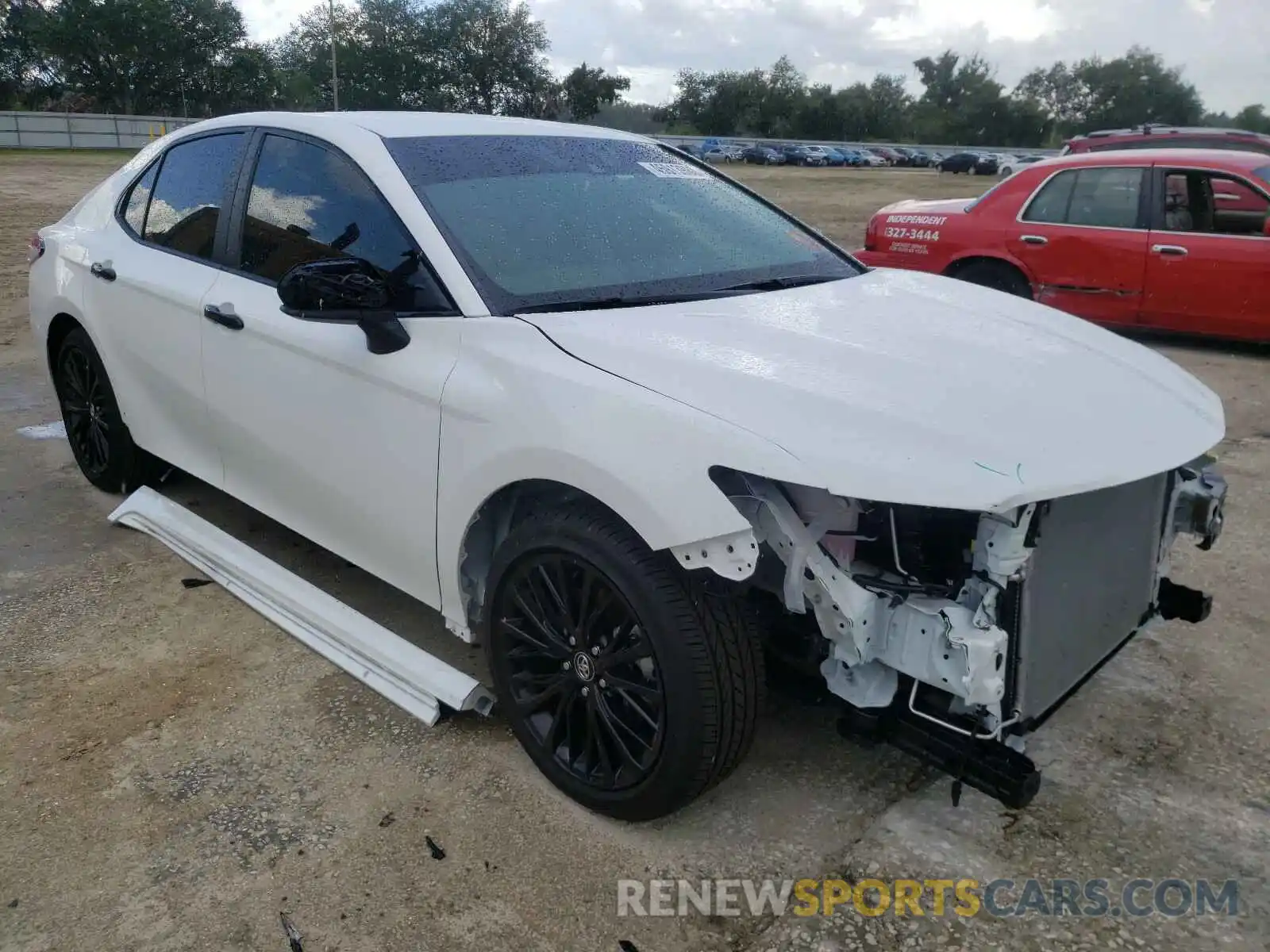 1 Photograph of a damaged car 4T1G11AK3LU310864 TOYOTA CAMRY 2020