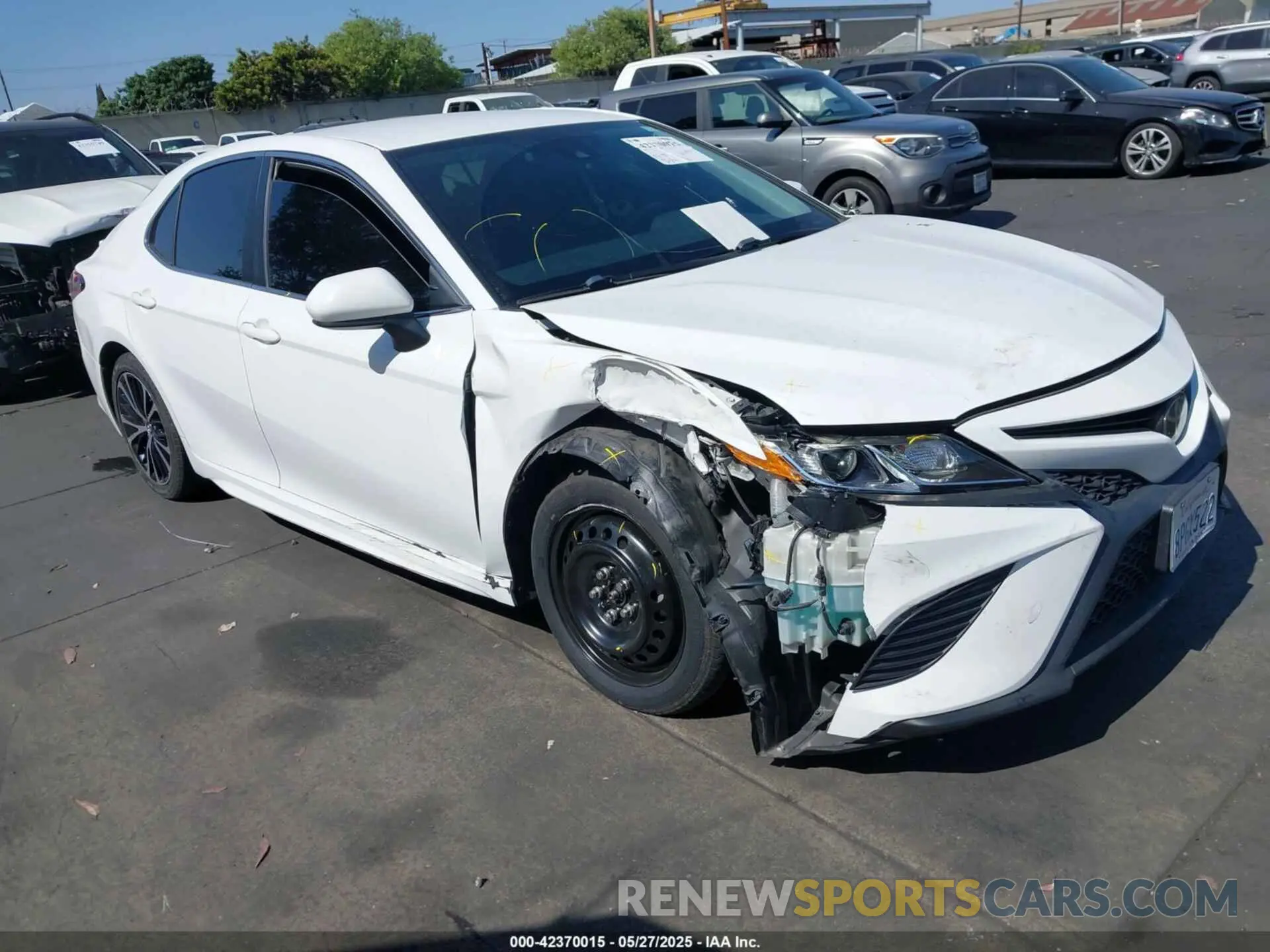 1 Photograph of a damaged car 4T1G11AK3LU312906 TOYOTA CAMRY 2020