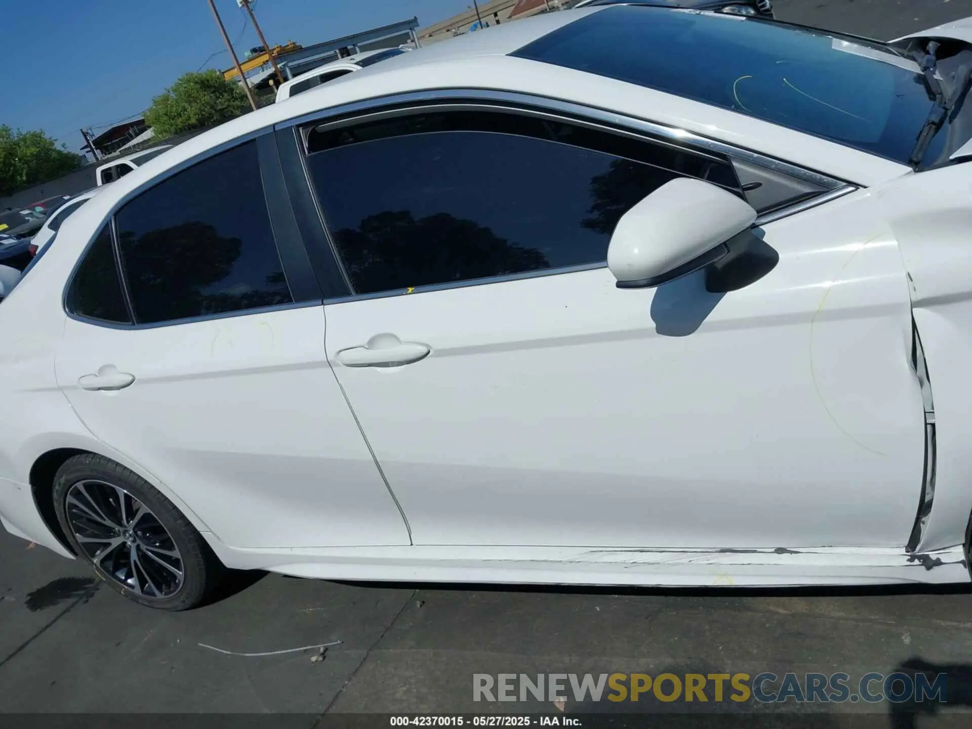 14 Photograph of a damaged car 4T1G11AK3LU312906 TOYOTA CAMRY 2020
