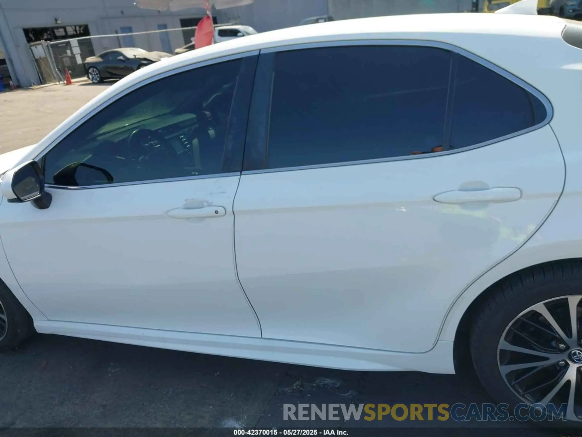 15 Photograph of a damaged car 4T1G11AK3LU312906 TOYOTA CAMRY 2020