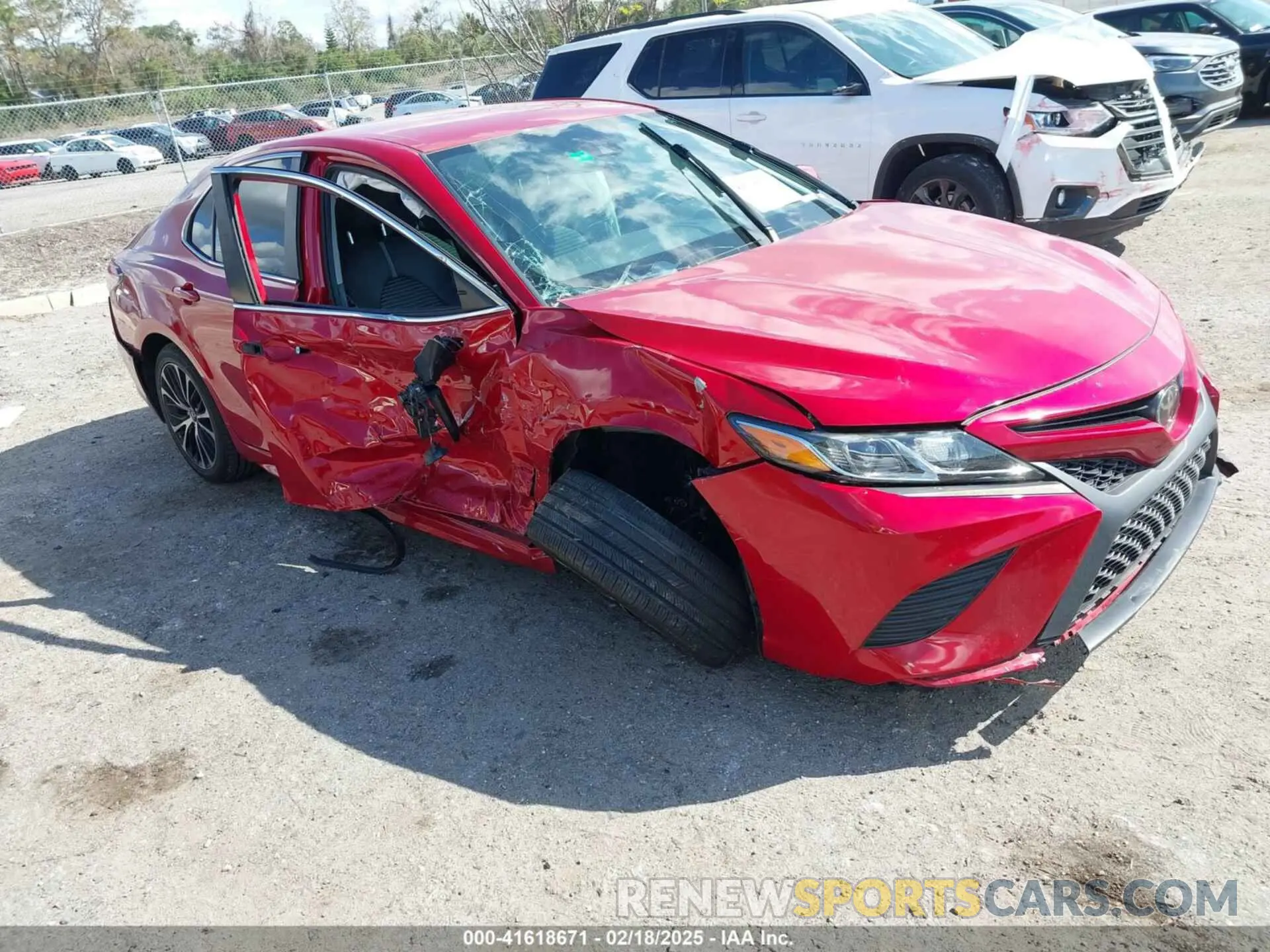 1 Photograph of a damaged car 4T1G11AK3LU316020 TOYOTA CAMRY 2020