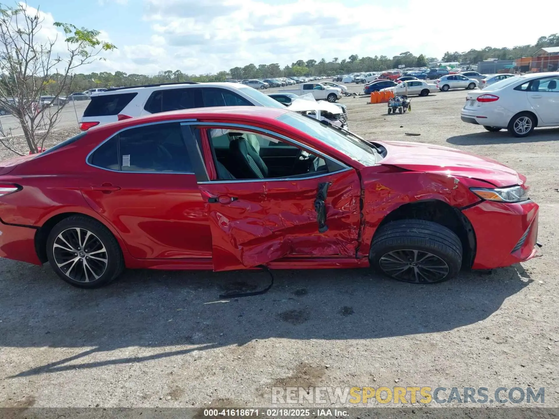 13 Photograph of a damaged car 4T1G11AK3LU316020 TOYOTA CAMRY 2020