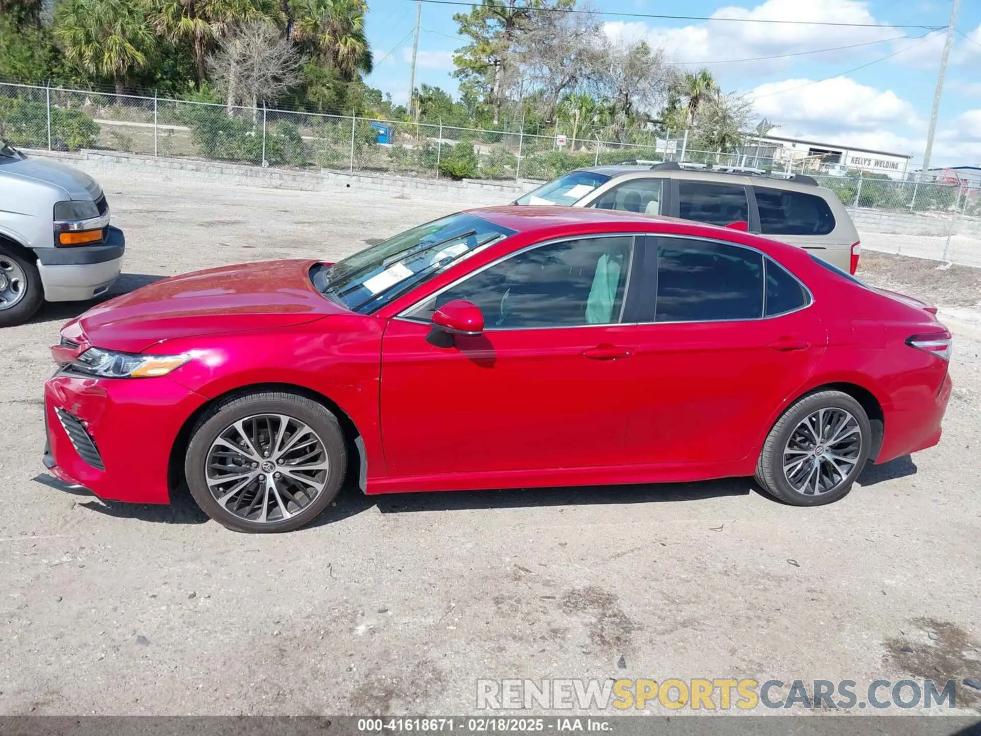 14 Photograph of a damaged car 4T1G11AK3LU316020 TOYOTA CAMRY 2020