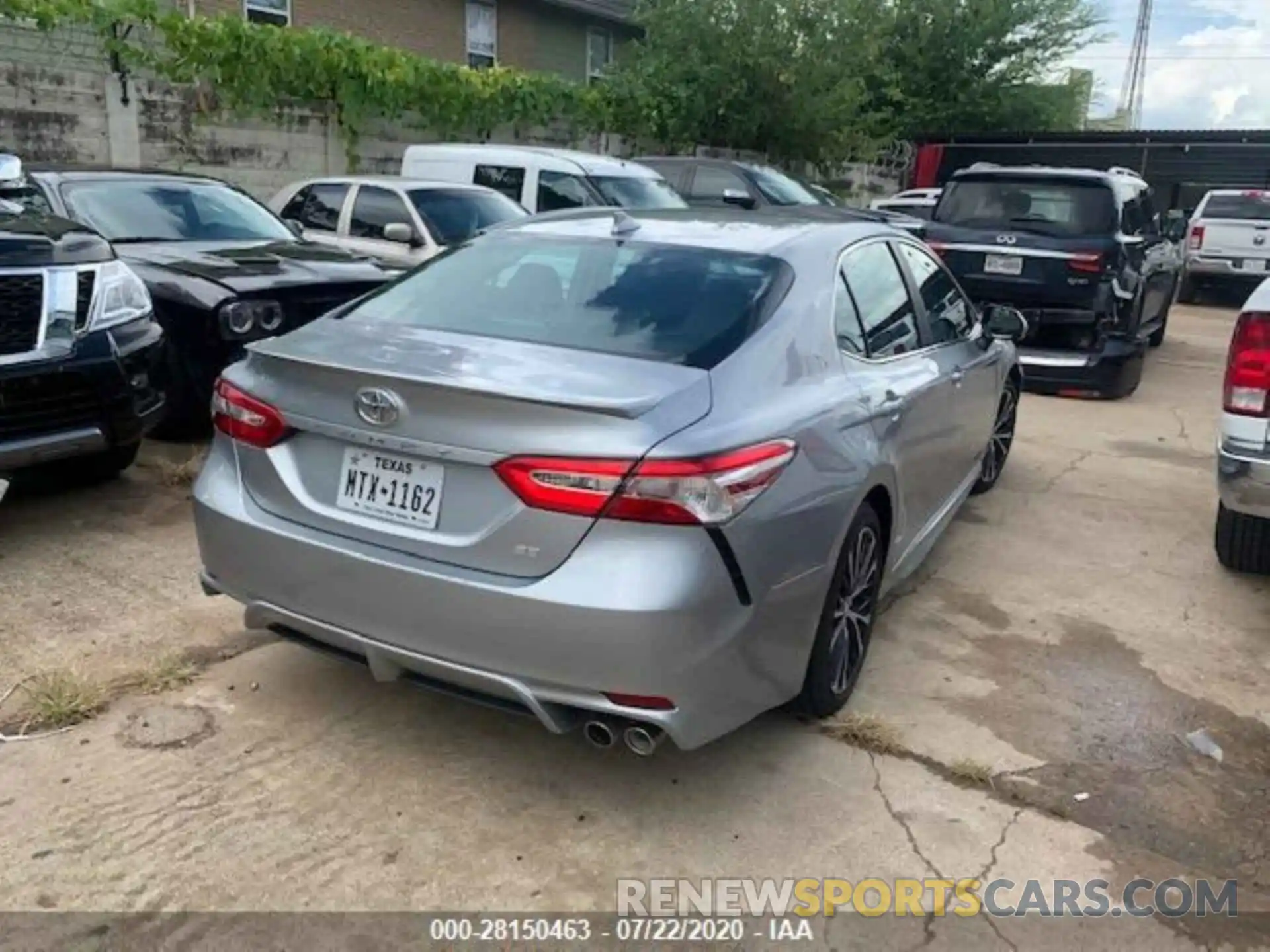 1 Photograph of a damaged car 4T1G11AK3LU328359 TOYOTA CAMRY 2020