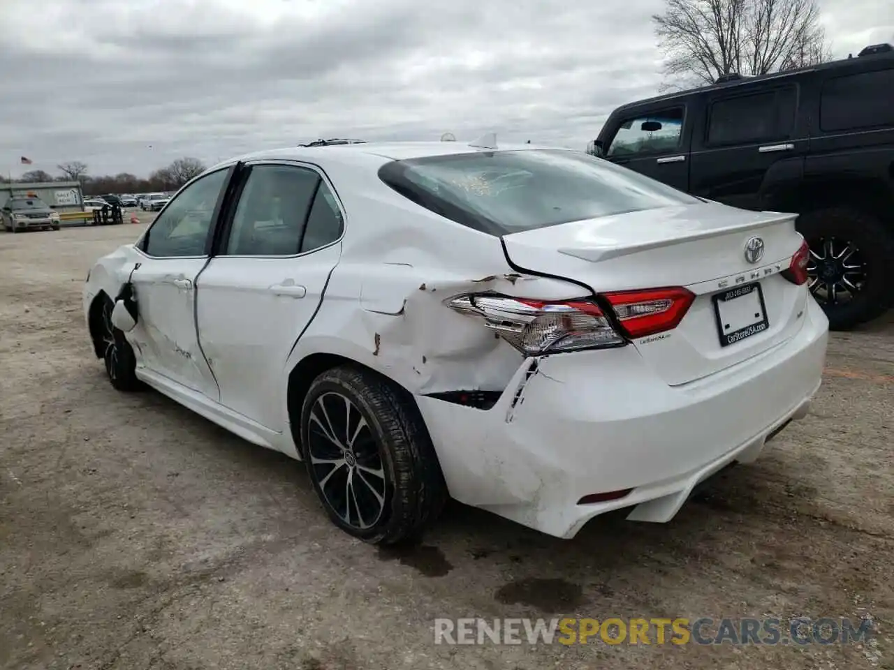 3 Photograph of a damaged car 4T1G11AK3LU329284 TOYOTA CAMRY 2020