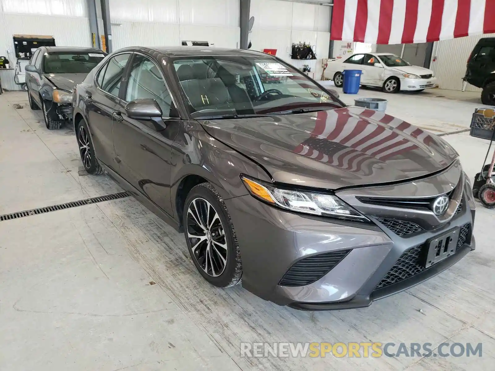 1 Photograph of a damaged car 4T1G11AK3LU348143 TOYOTA CAMRY 2020