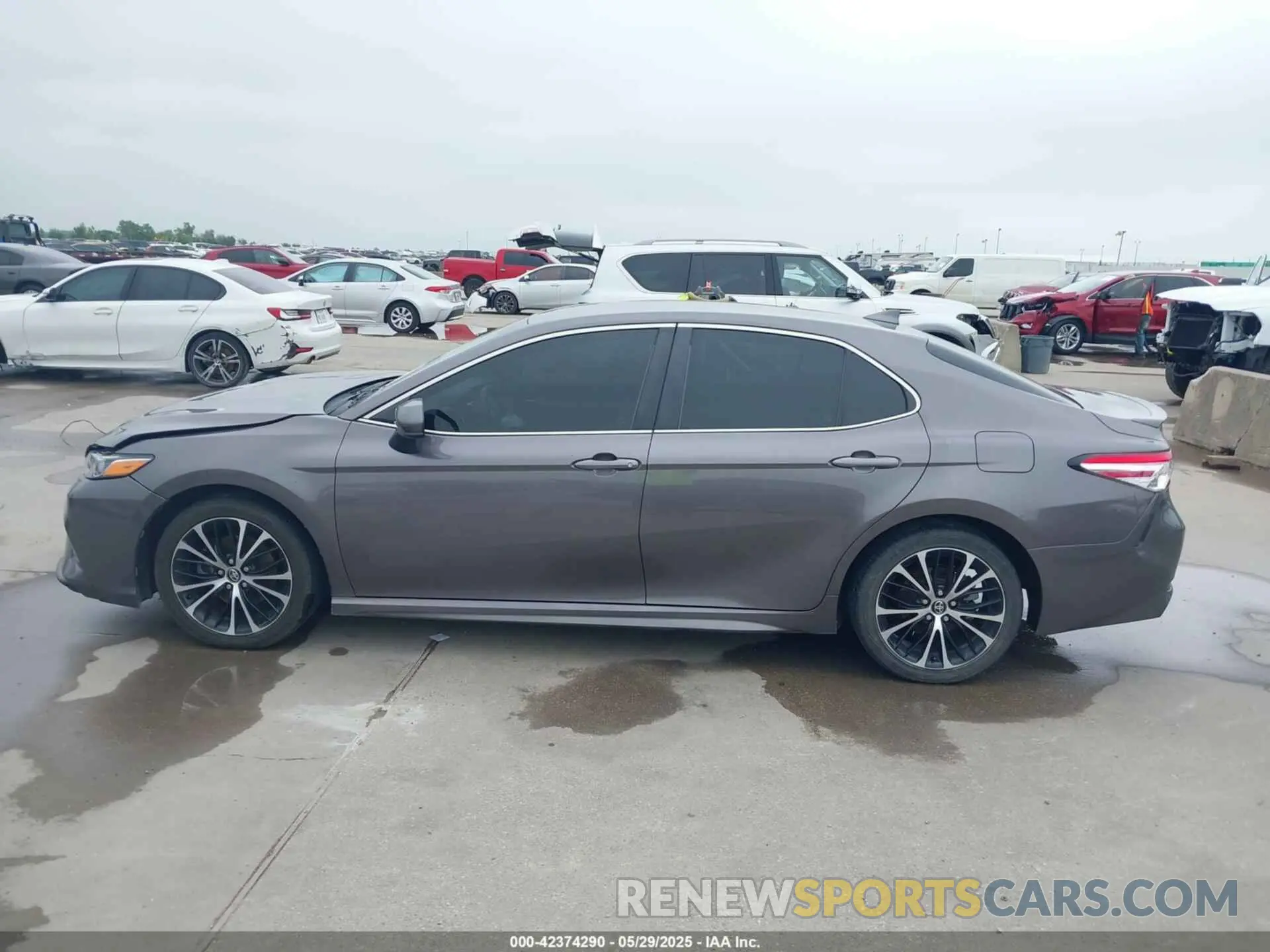 14 Photograph of a damaged car 4T1G11AK3LU349972 TOYOTA CAMRY 2020