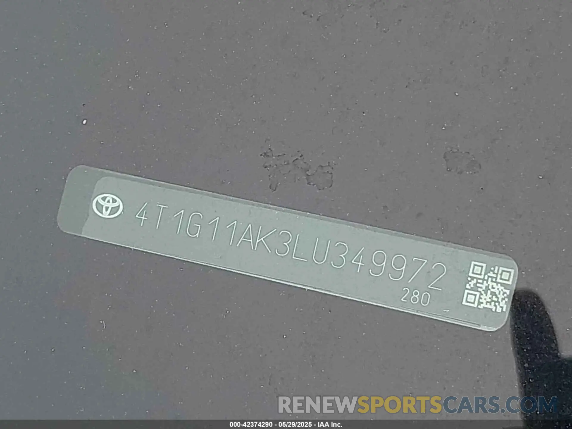 17 Photograph of a damaged car 4T1G11AK3LU349972 TOYOTA CAMRY 2020