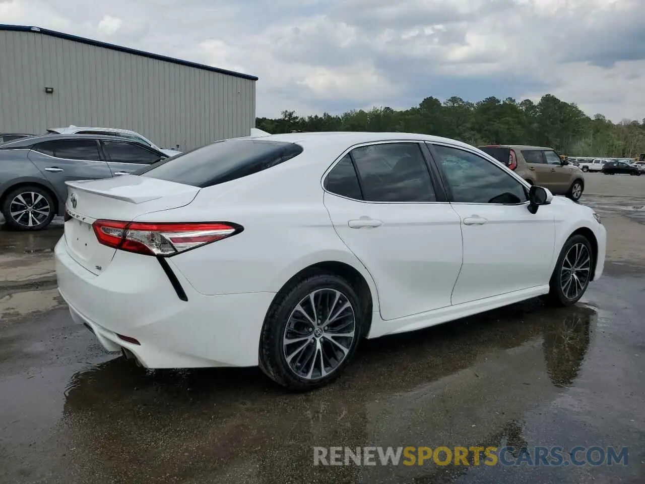 3 Photograph of a damaged car 4T1G11AK3LU506044 TOYOTA CAMRY 2020